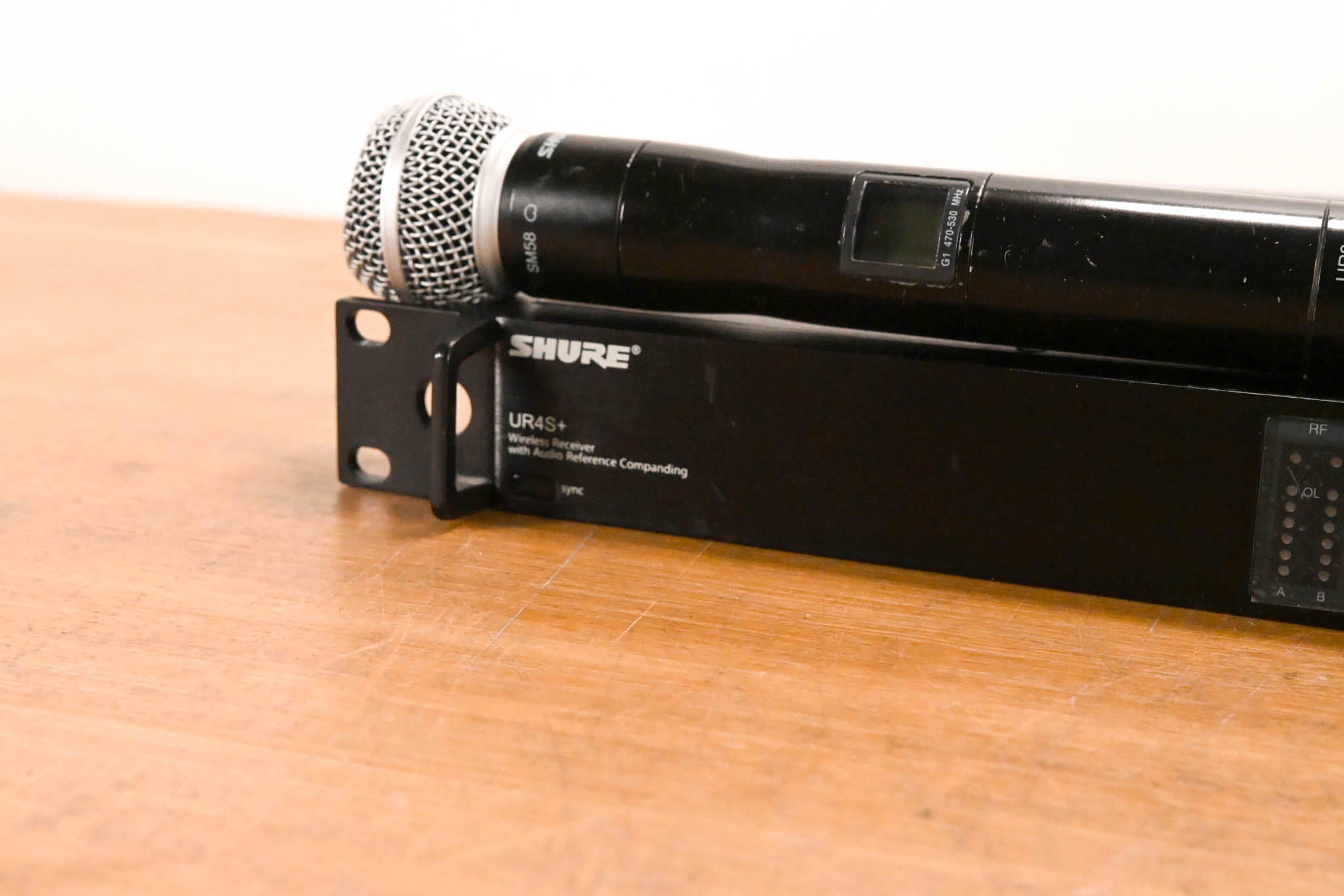 Shure UR4S+ Wireless Receiver with one UR2/SM58 Handheld Mic - G1 Band