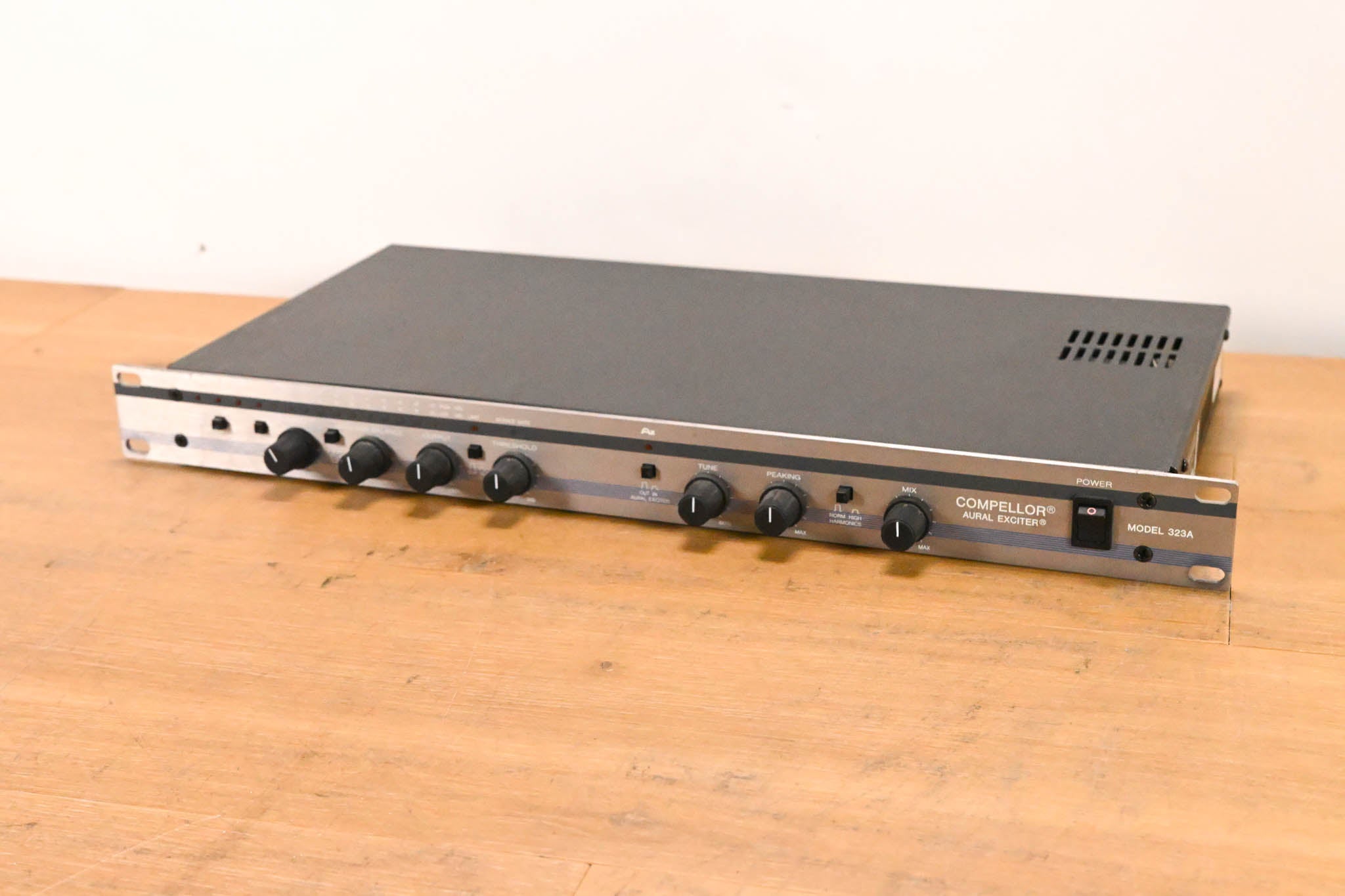 Aphex Compellor 323A Aural Exciter Compressor Leveler Limiter