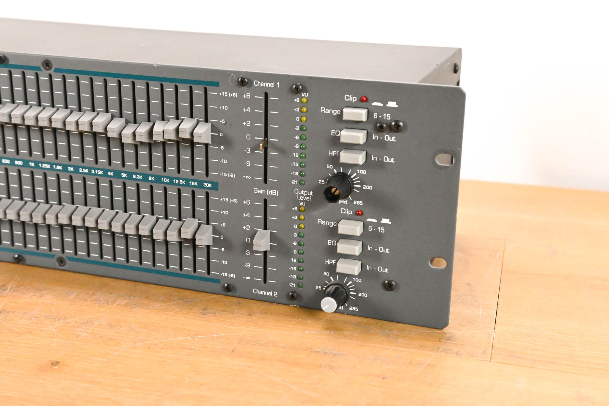 Ashly GQX-3102 2-Channel 31-Band Graphic Equalizer CG01Y0J