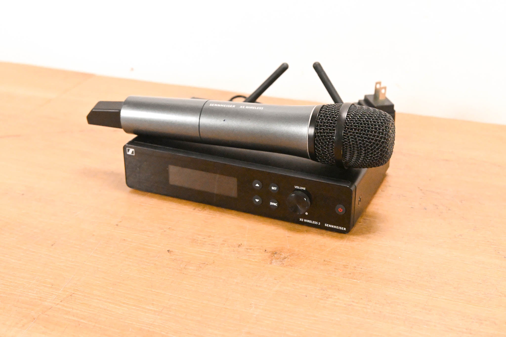 Sennheiser XSW 2-835 Wireless Handheld Microphone System - 548-572 MHz
