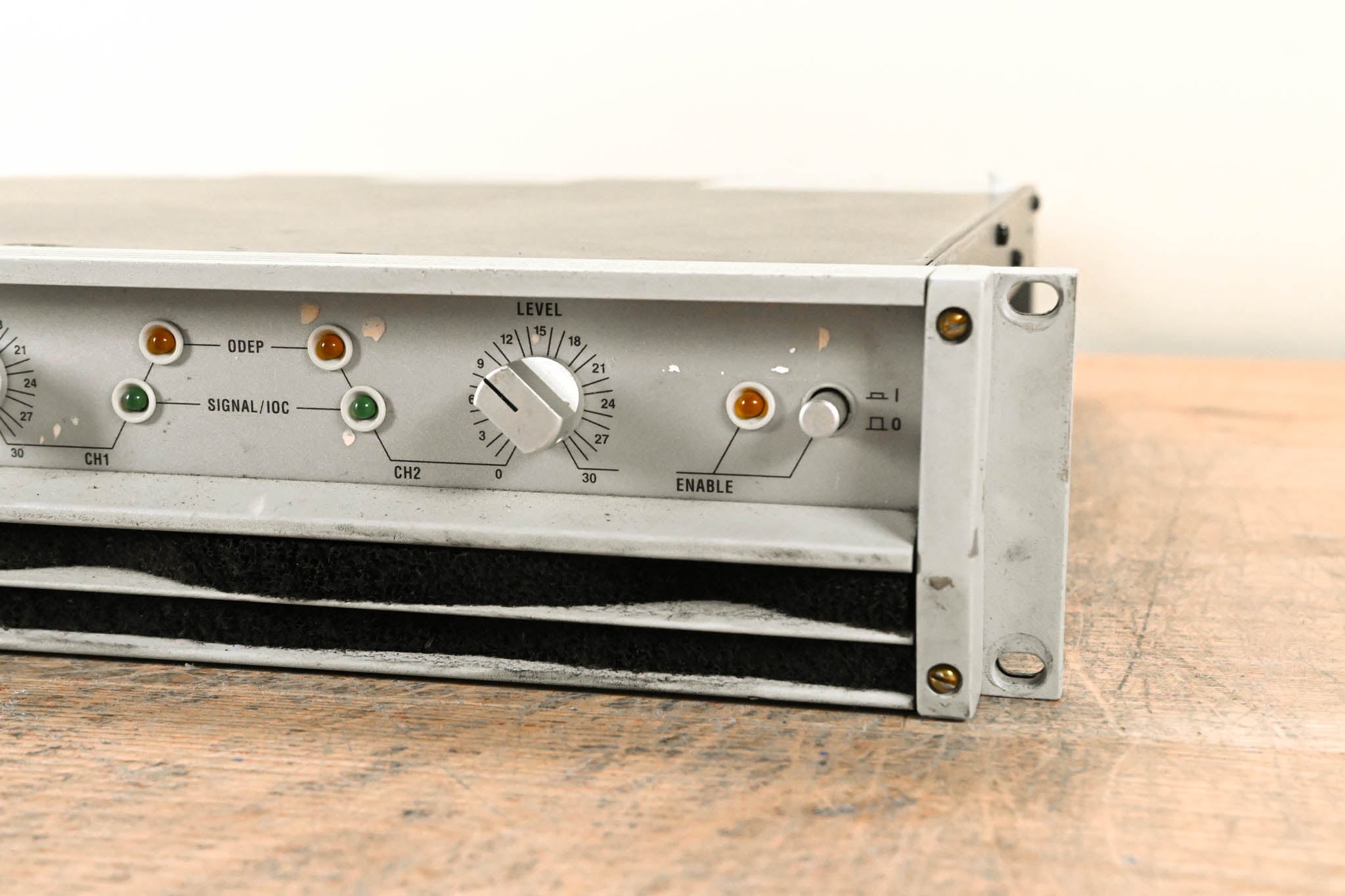 Crown Macro-Tech 2402 2-Channel Power Amplifier