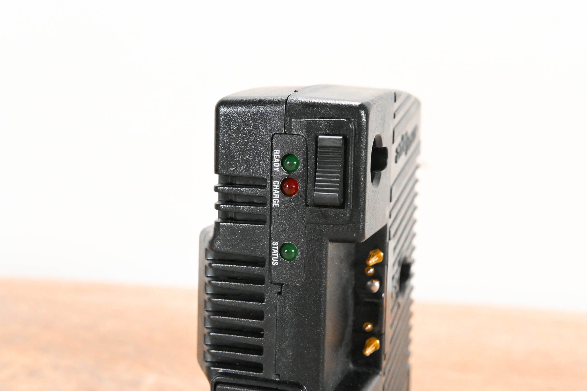 Anton Bauer Tandem-70 On-Camera AC Power/Charger
