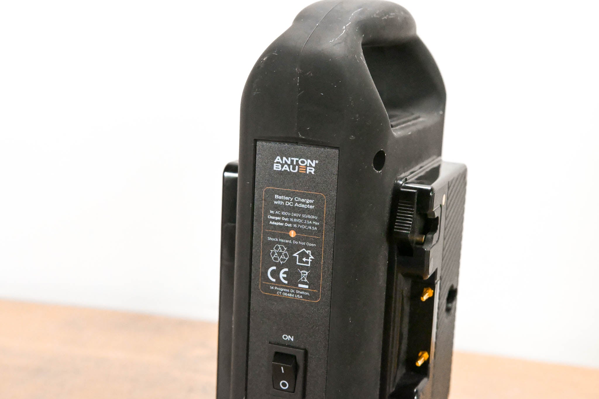 Anton Bauer GM2 Dual-Bay Charger with 4-Pin XLR Output (Gold Mount)