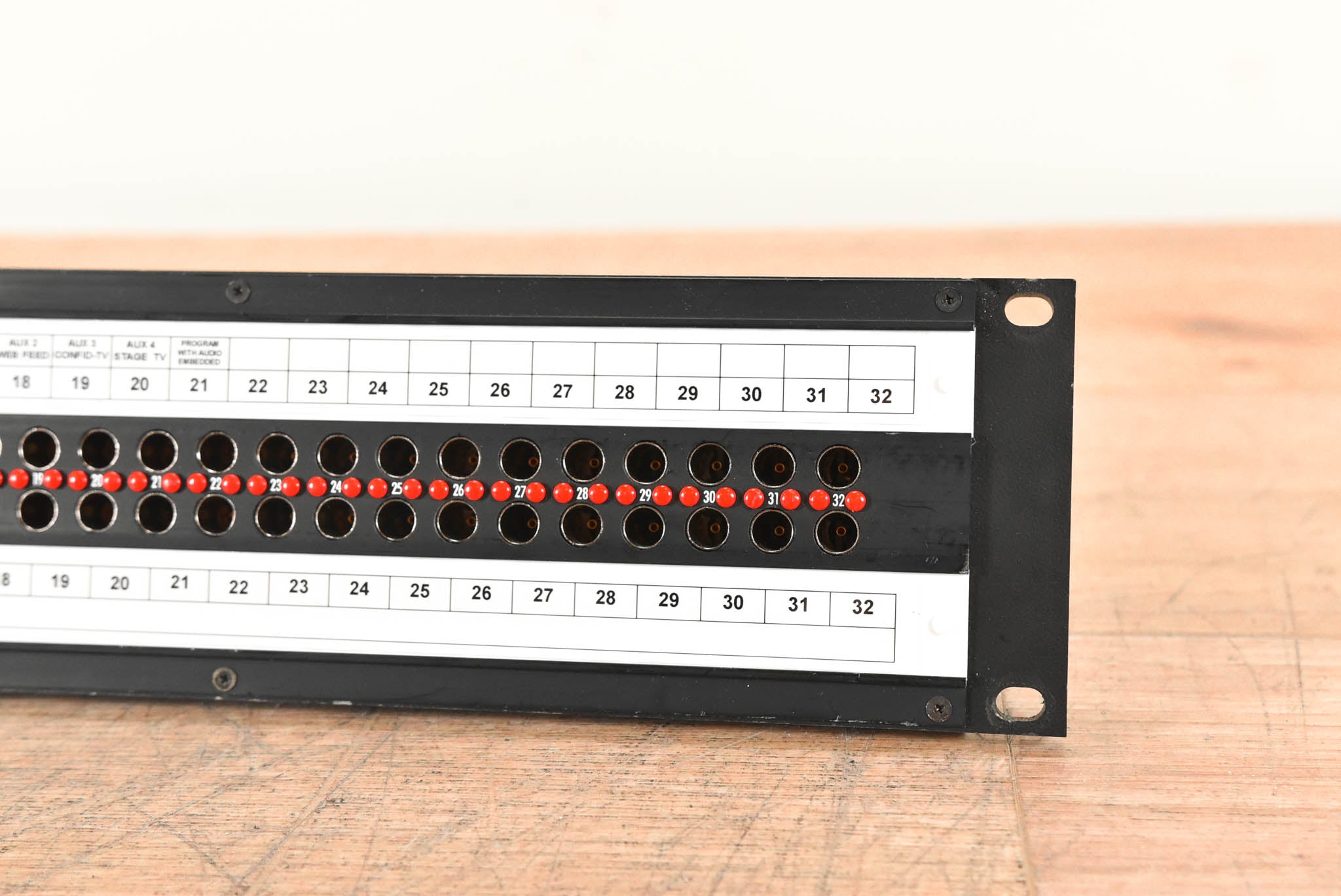 AVP AV-D232E2-AMN75-BZ Midsize (Mini-WECO) 2RU 2x32 Video Patch Panel