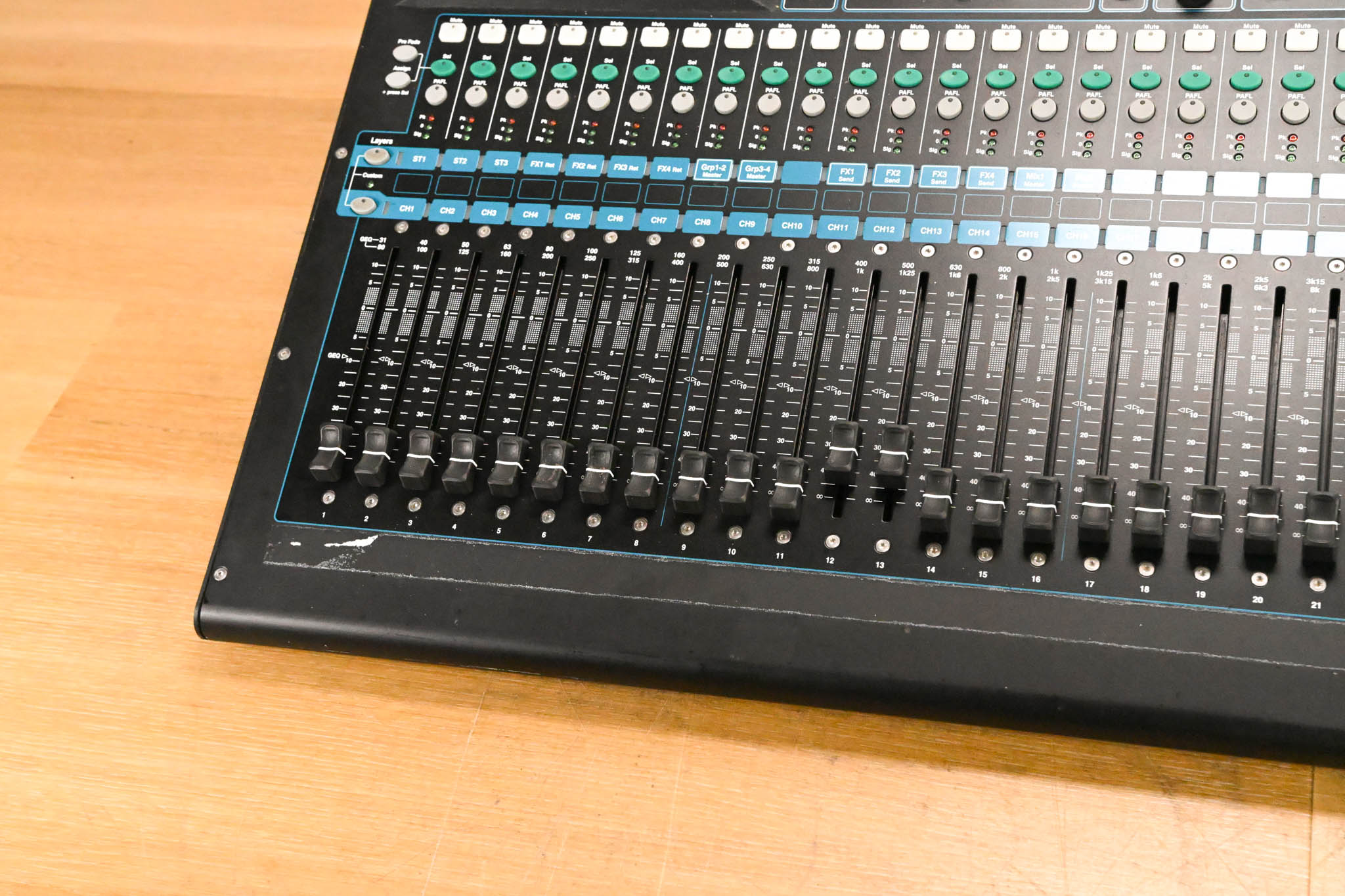 Allen & Heath Qu-24 24-Channel Digital Mixing Console