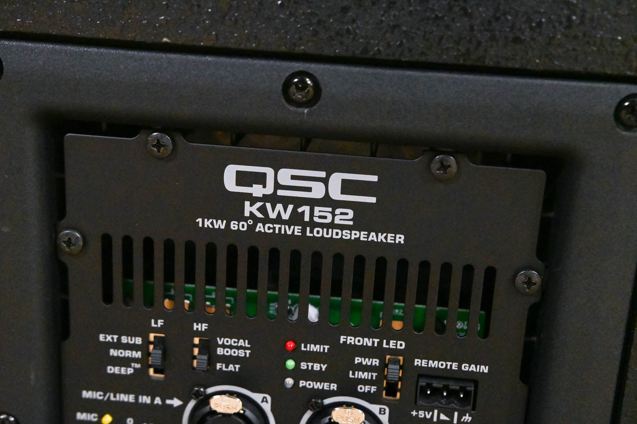 QSC KW152 Active 15" 2-Way Powered Speaker (PAIR) with Road Case