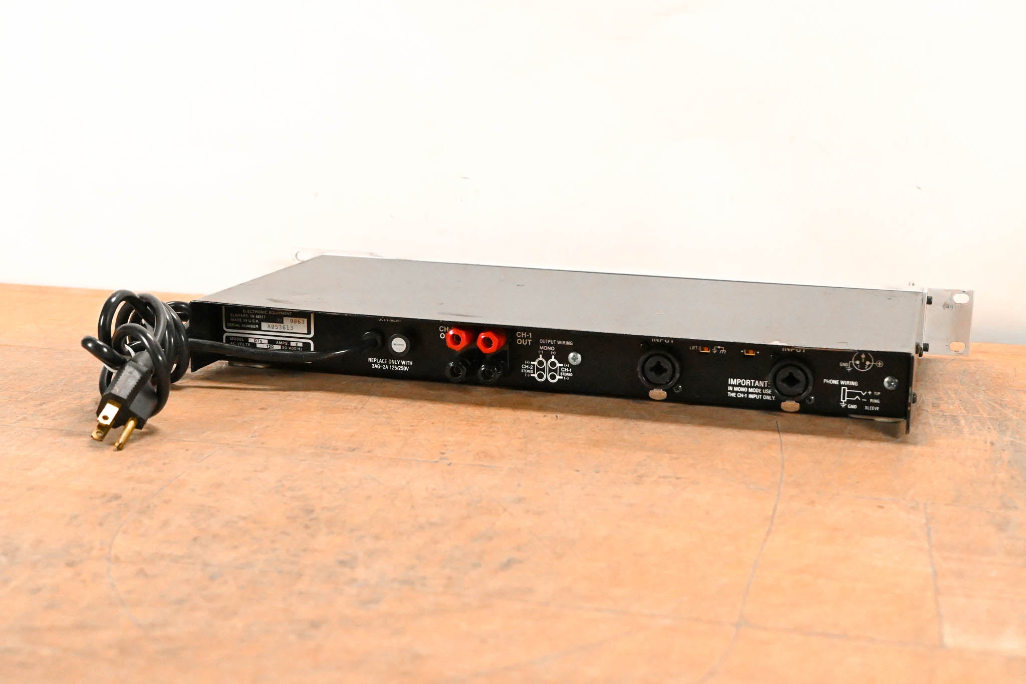 Crown D-75 2-Channel Power Amplifier