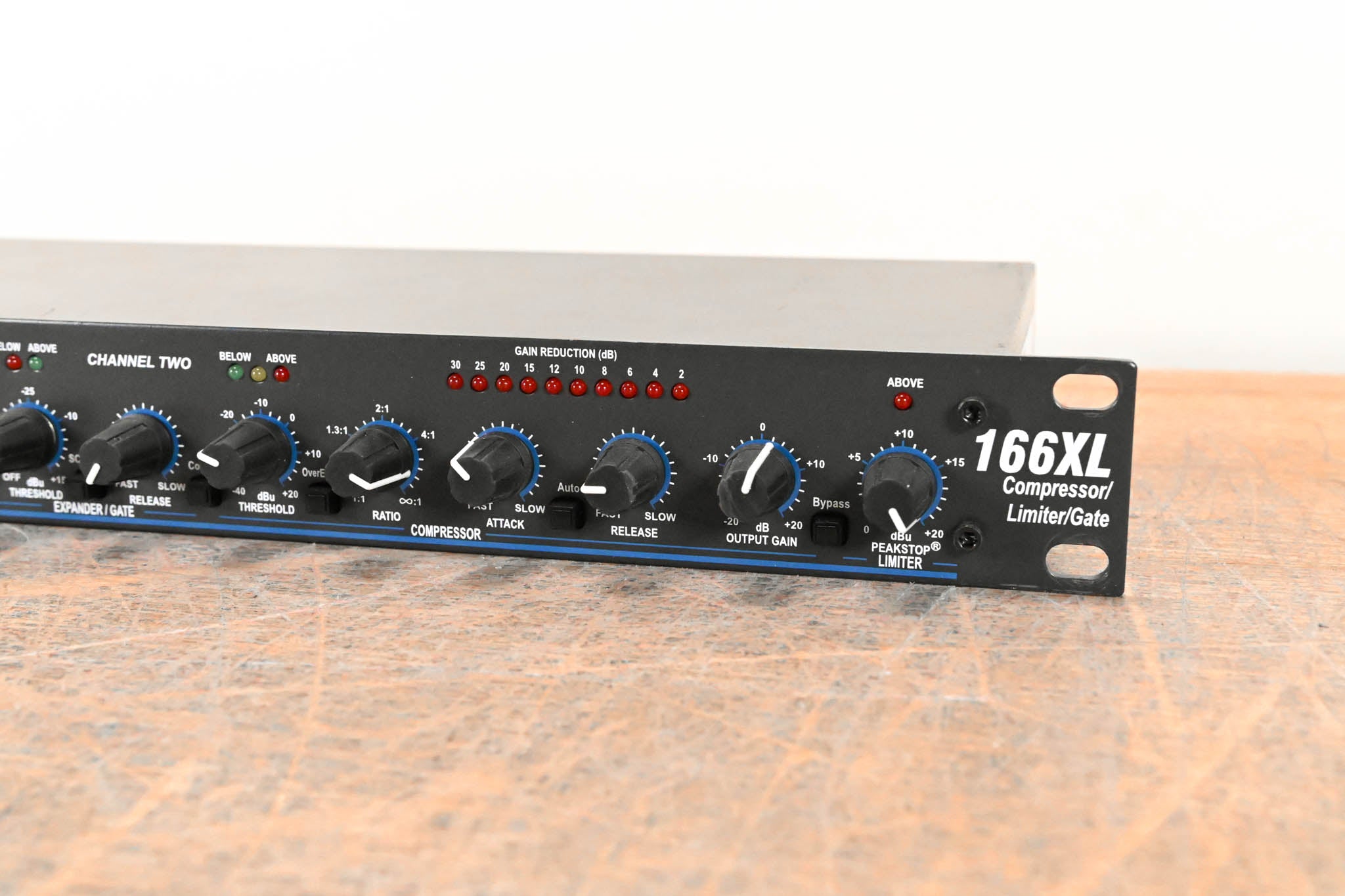 dbx 166XL 2-Channel Compressor/Limiter/Gate