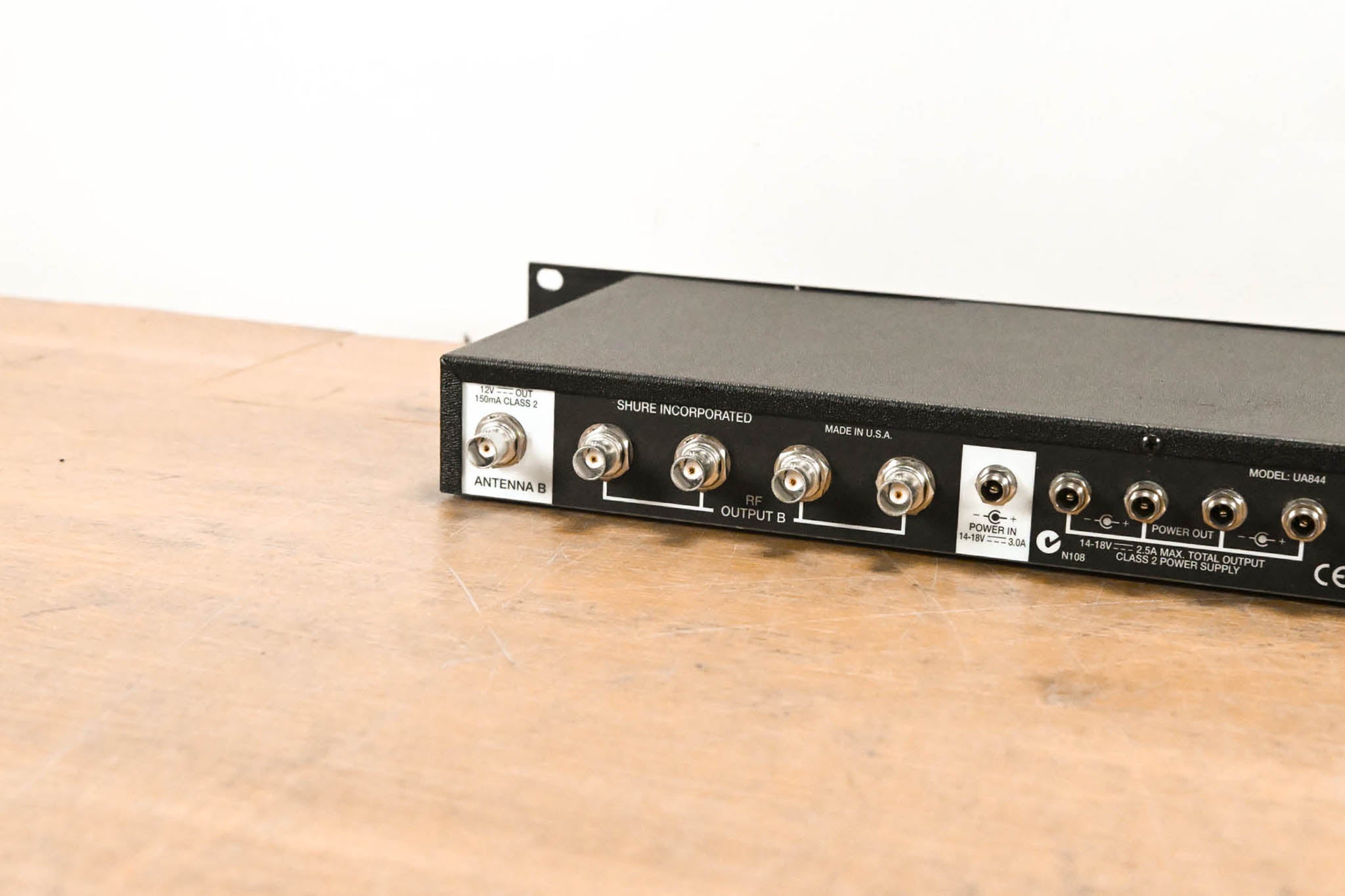 Shure UA844US Wideband UHF Antenna and Power Distributor (NO PSU)