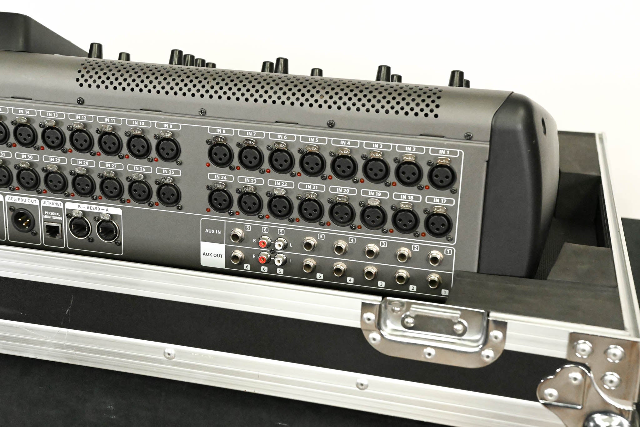 Behringer X32 40-Channel Digital Mixing Console with Road Case