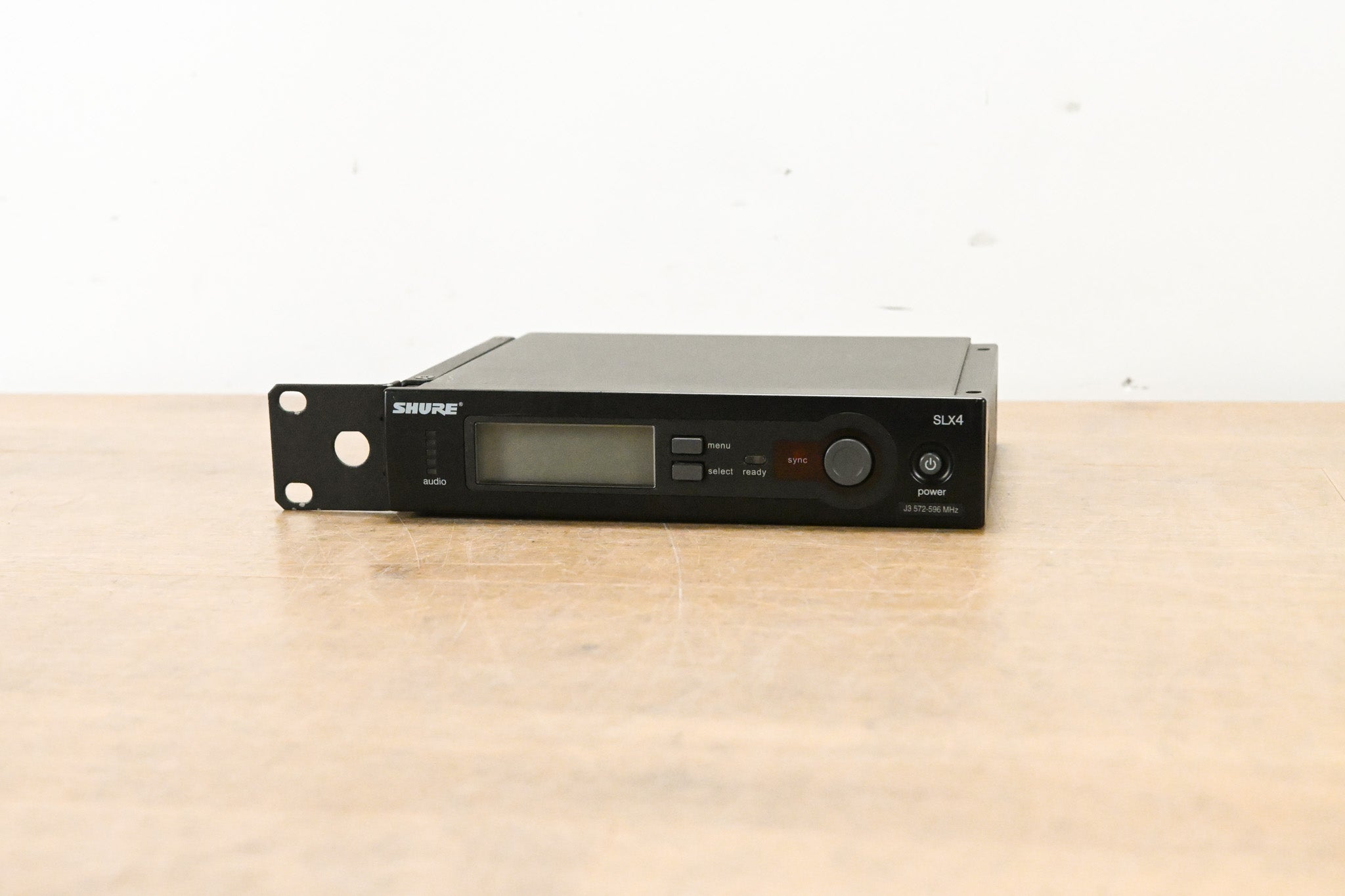 Shure SLX4 Wireless Receiver - J3 Band: 572-596 MHz (NO POWER SUPPLY)