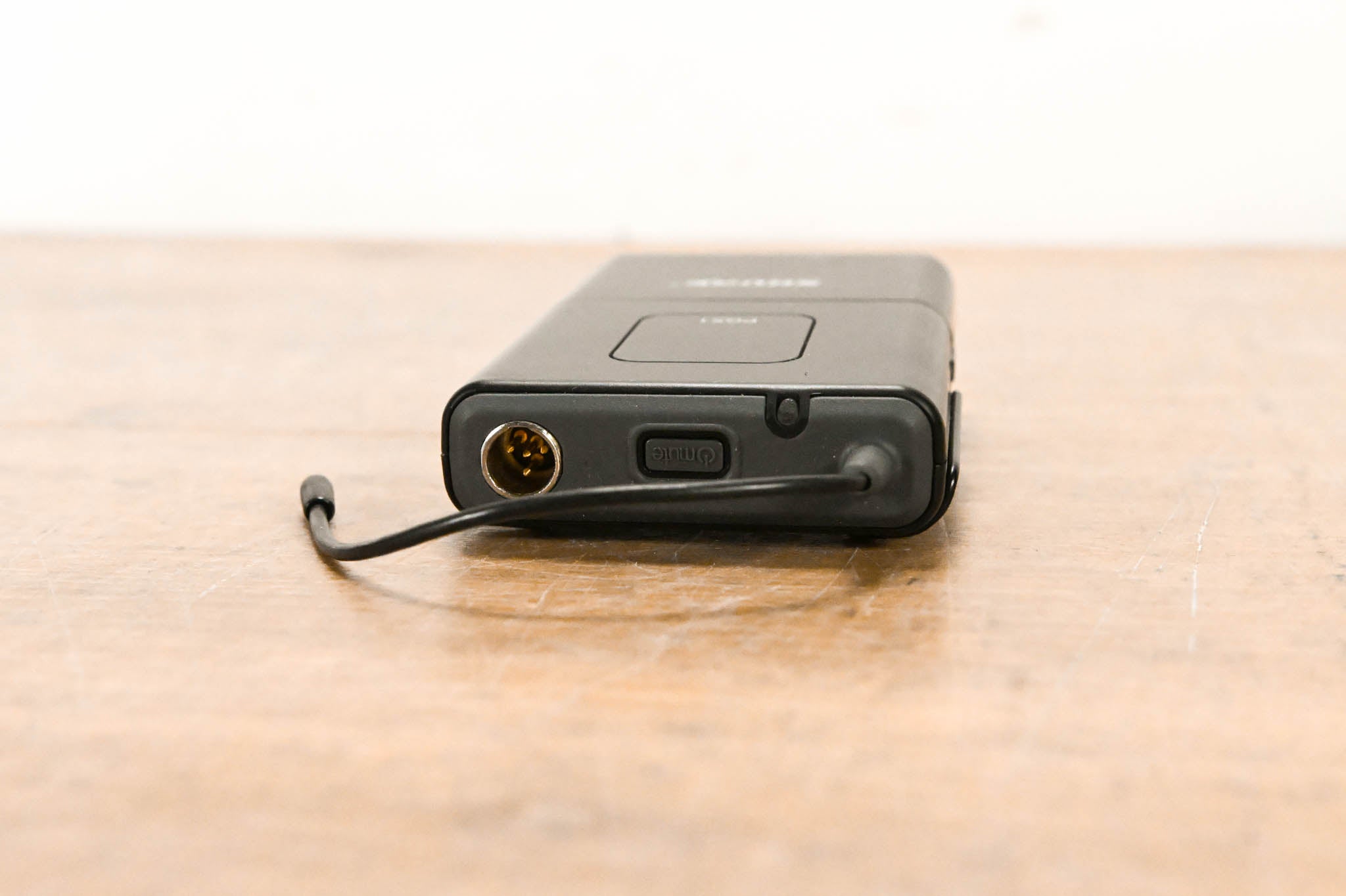 Shure PGX14 Wireless Beltpack System - J6 Band: 572-590 MHz
