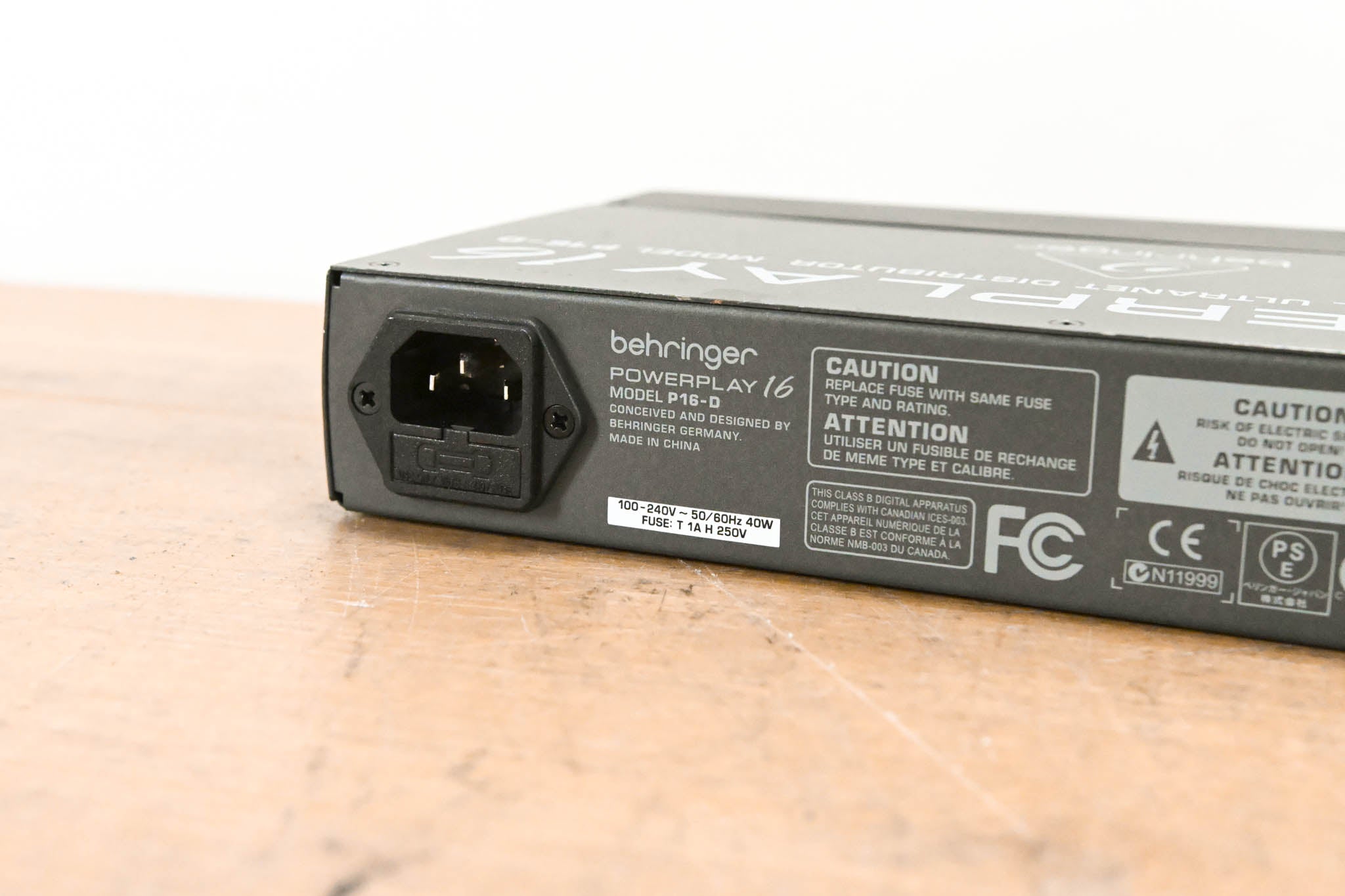 Behringer Powerplay P16-D 16-Channel Distribution Module