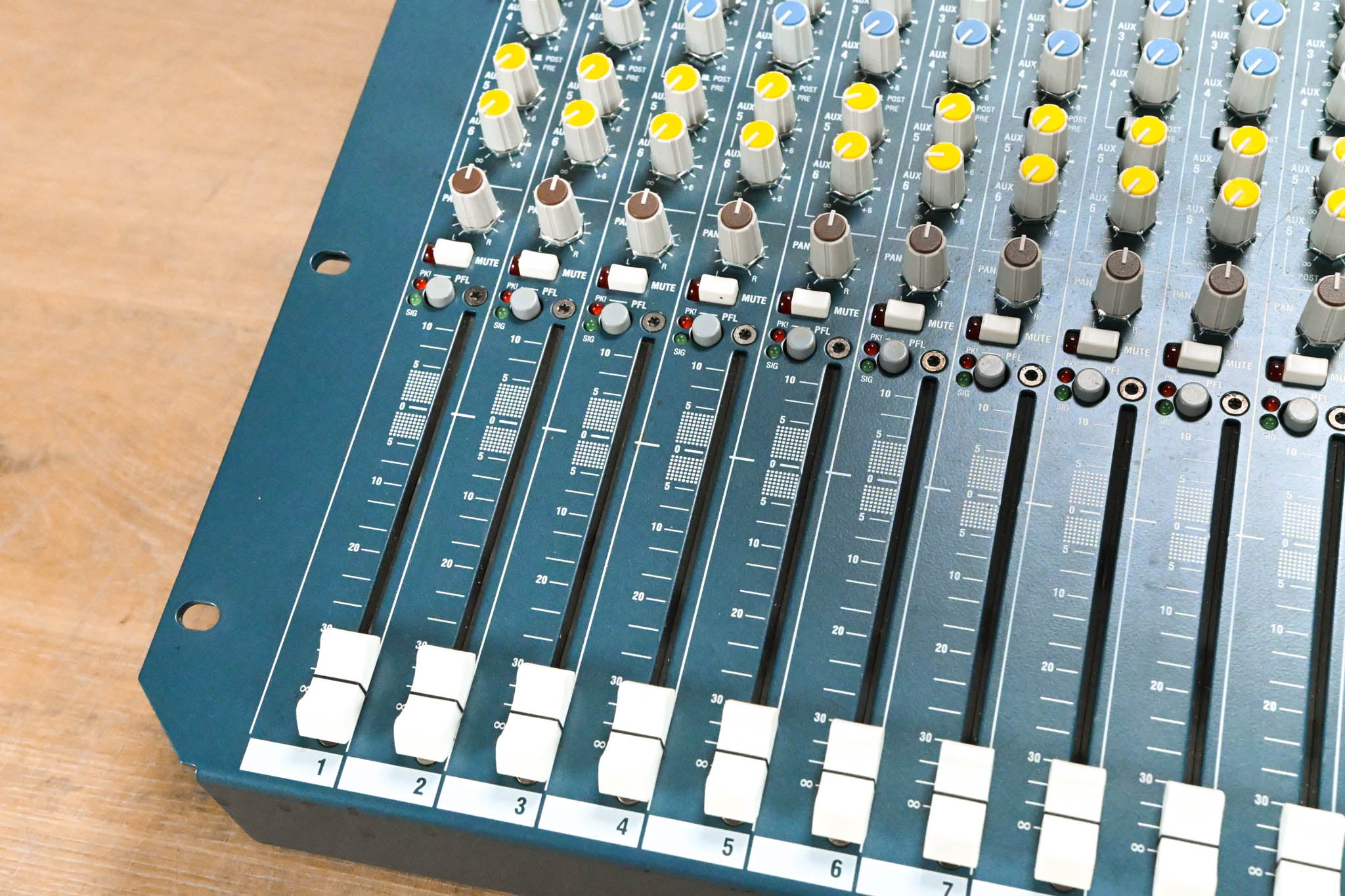 Allen & Heath MixWizard WZ3 16:2 16-Channel Analog Mixer