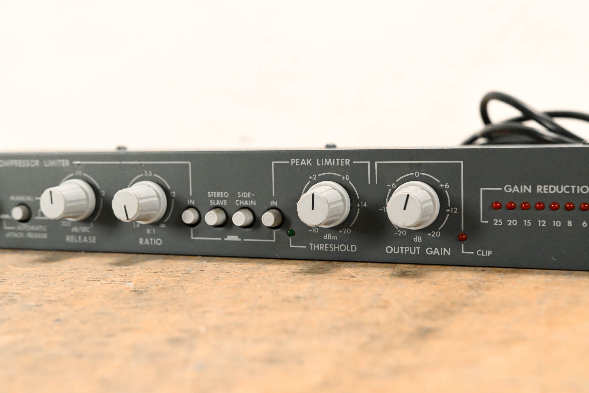 Symetrix 501 Peak-RMS Compressor/Limiter