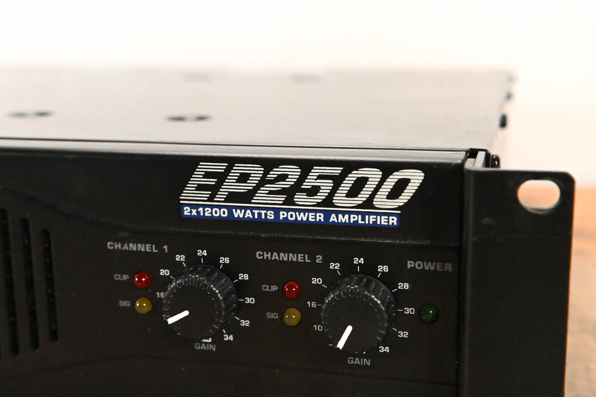 Behringer Europower EP2500 2-Channel Power Amplifier