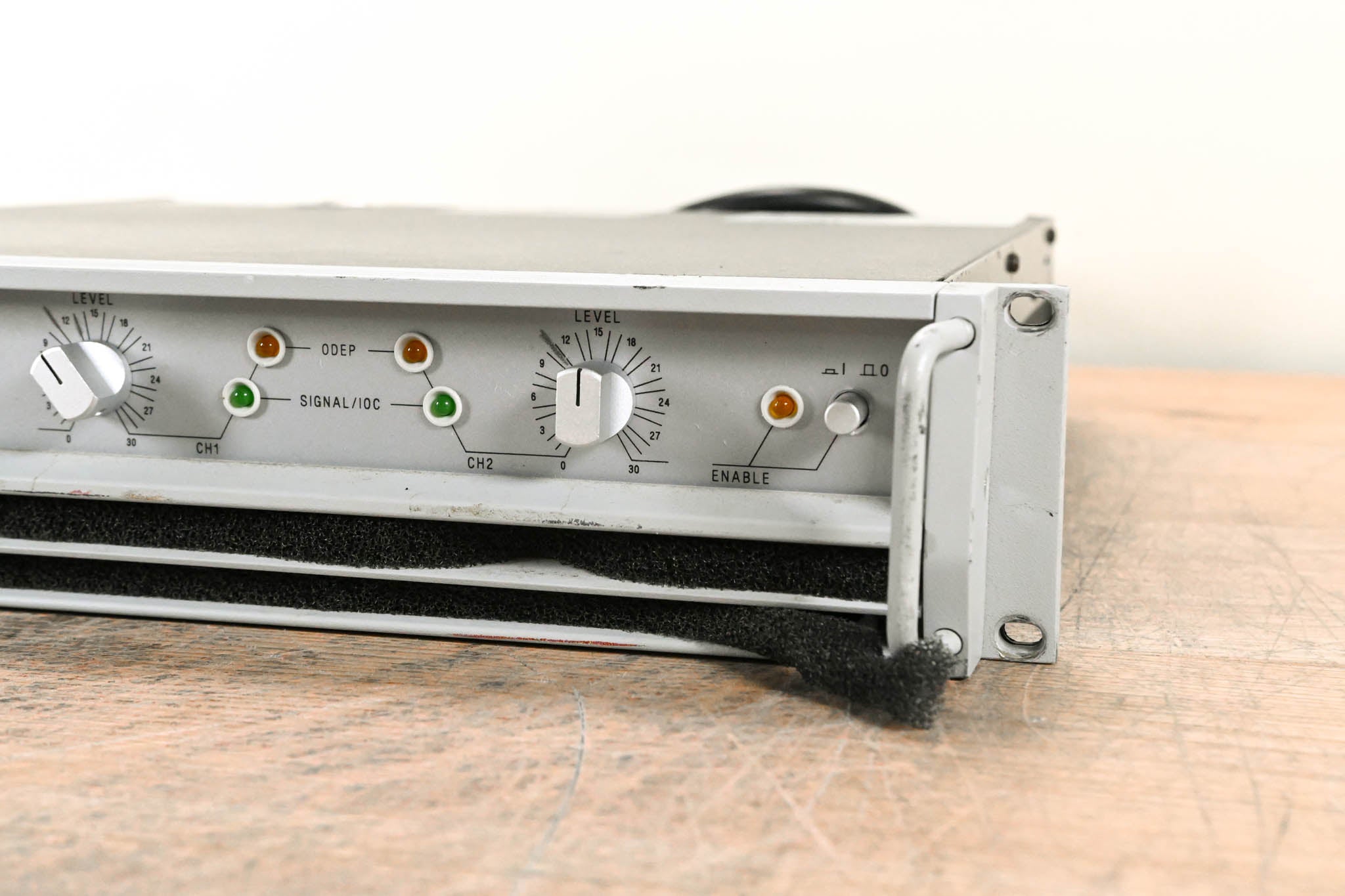 Crown Macro-Tech 2400 2-Channel Power Amplifier