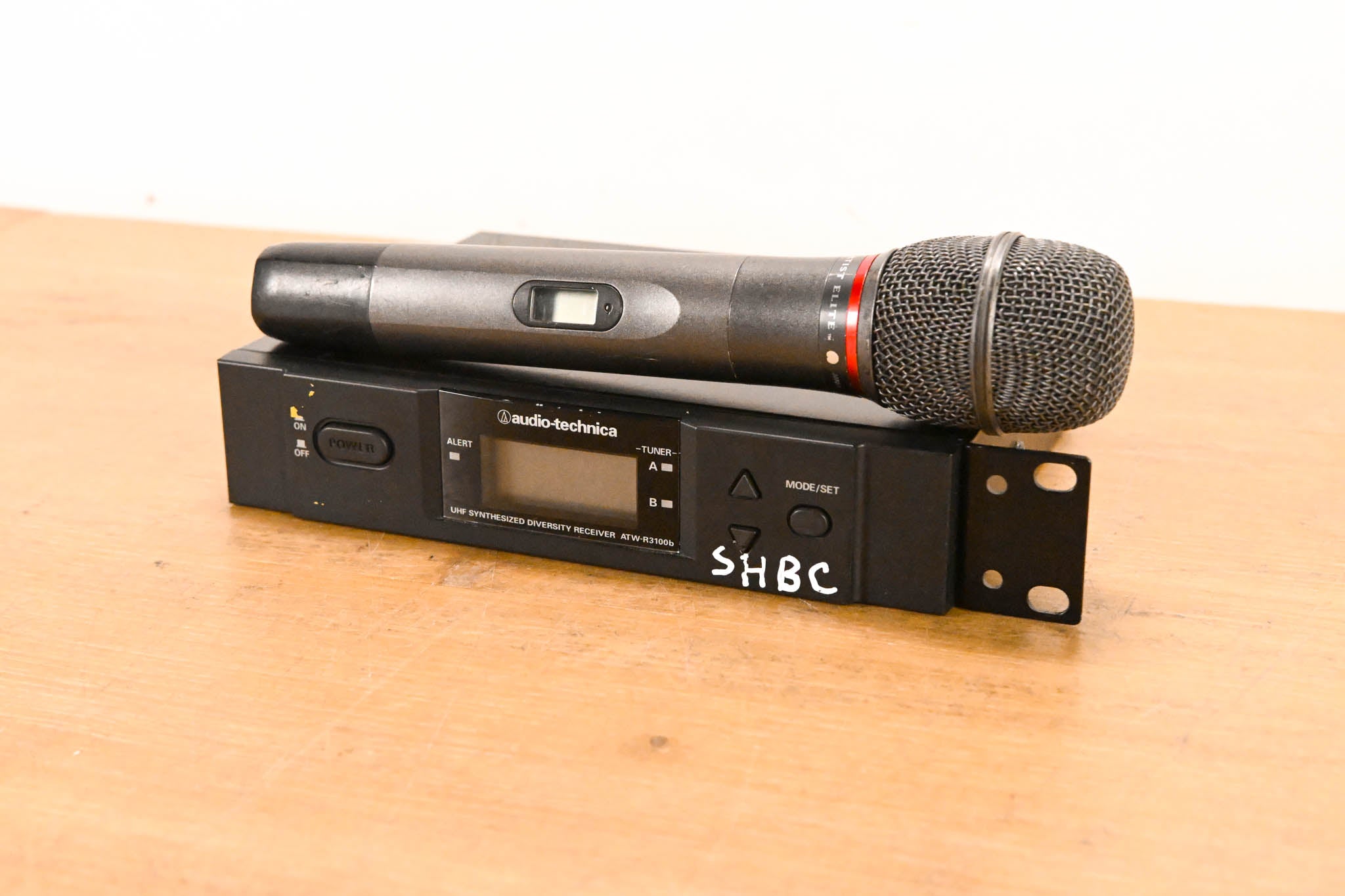 Audio-Technica ATW-R3100bC Receiver w/AEW-T4100 Mic: 541-566MHz (NO PSU)