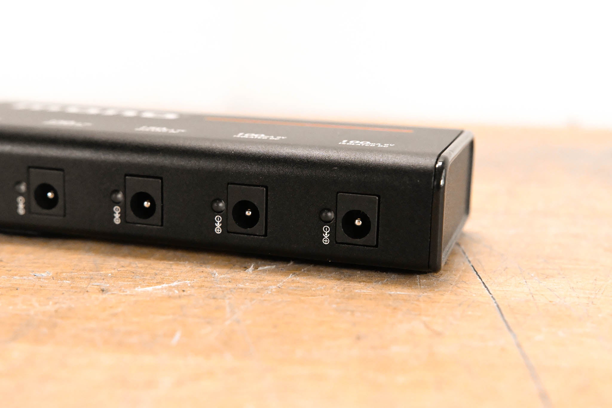 MONO 5-Outlet Isolated USB Pedalboard Power Supply  - Small