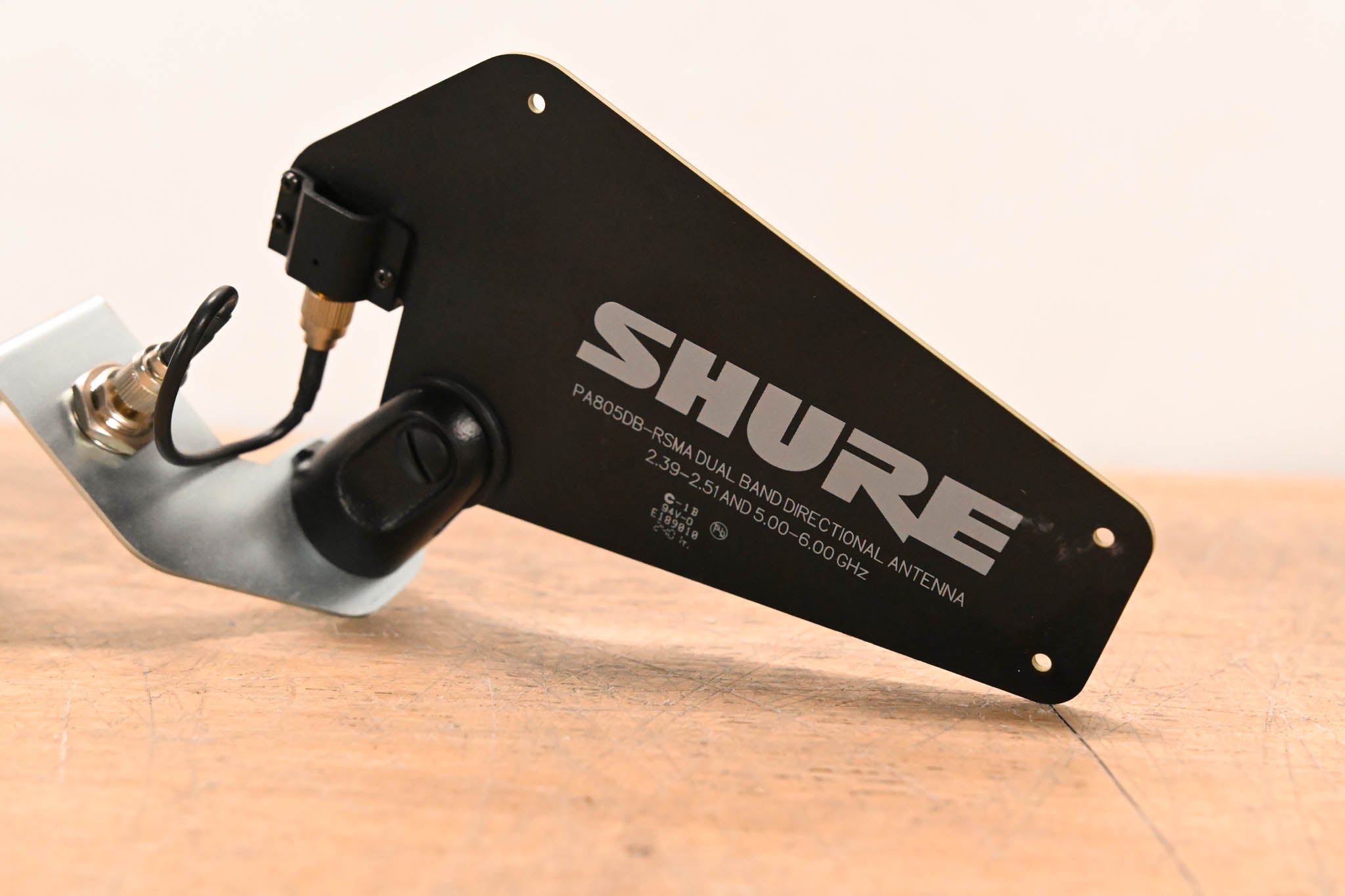Shure PA805DB-RSMA Dual Band Passive Directional Antenna