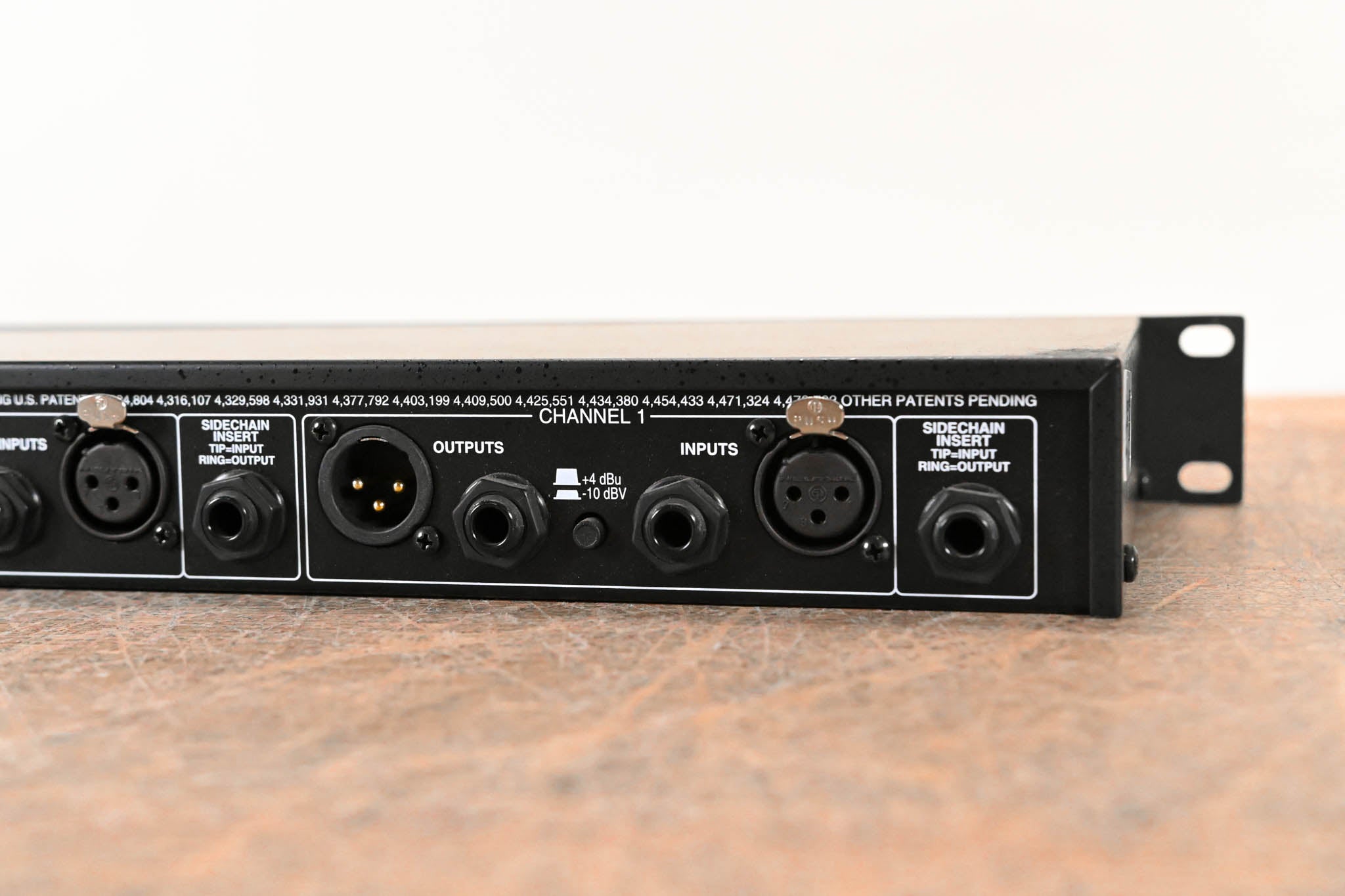 dbx 166XL 2-Channel Compressor/Limiter/Gate