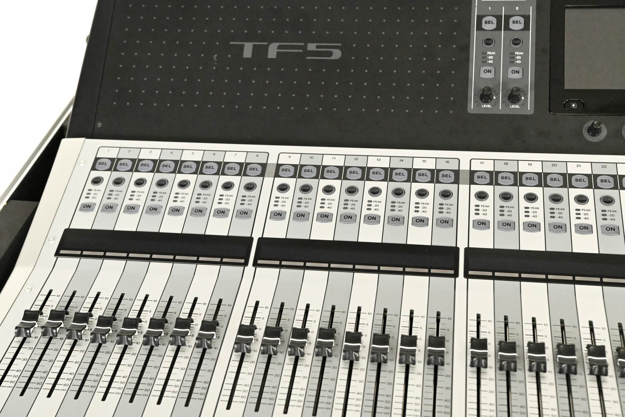 Yamaha TF5 32-Input Digital Mixing Console with Road Case
