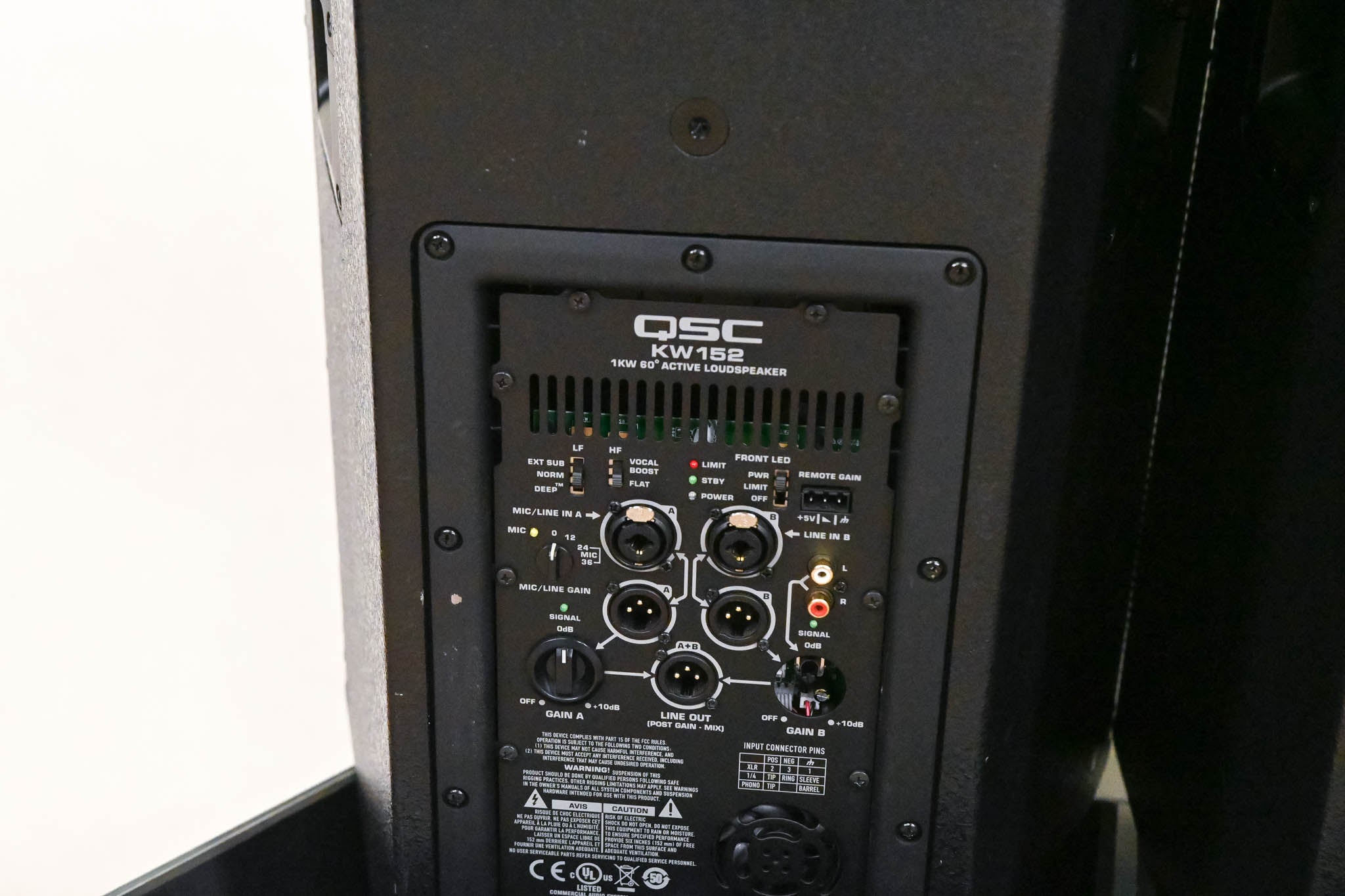 QSC KW152 Active 15" 2-Way Powered Speaker (PAIR) with Road Case