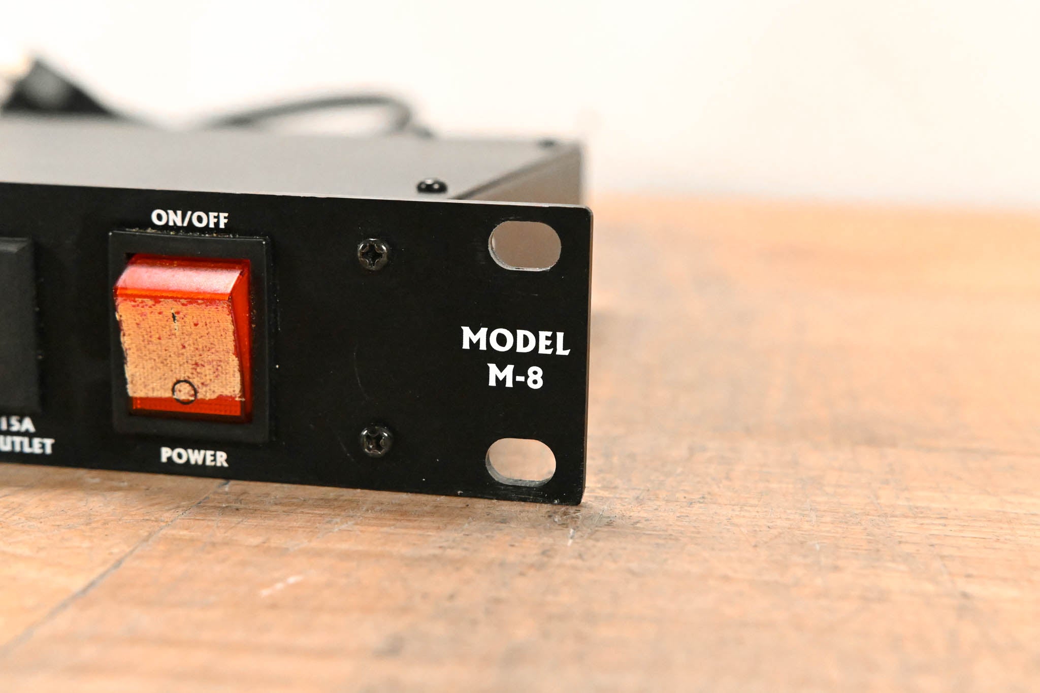 Furman M-8 8-Outlet Power Conditioner