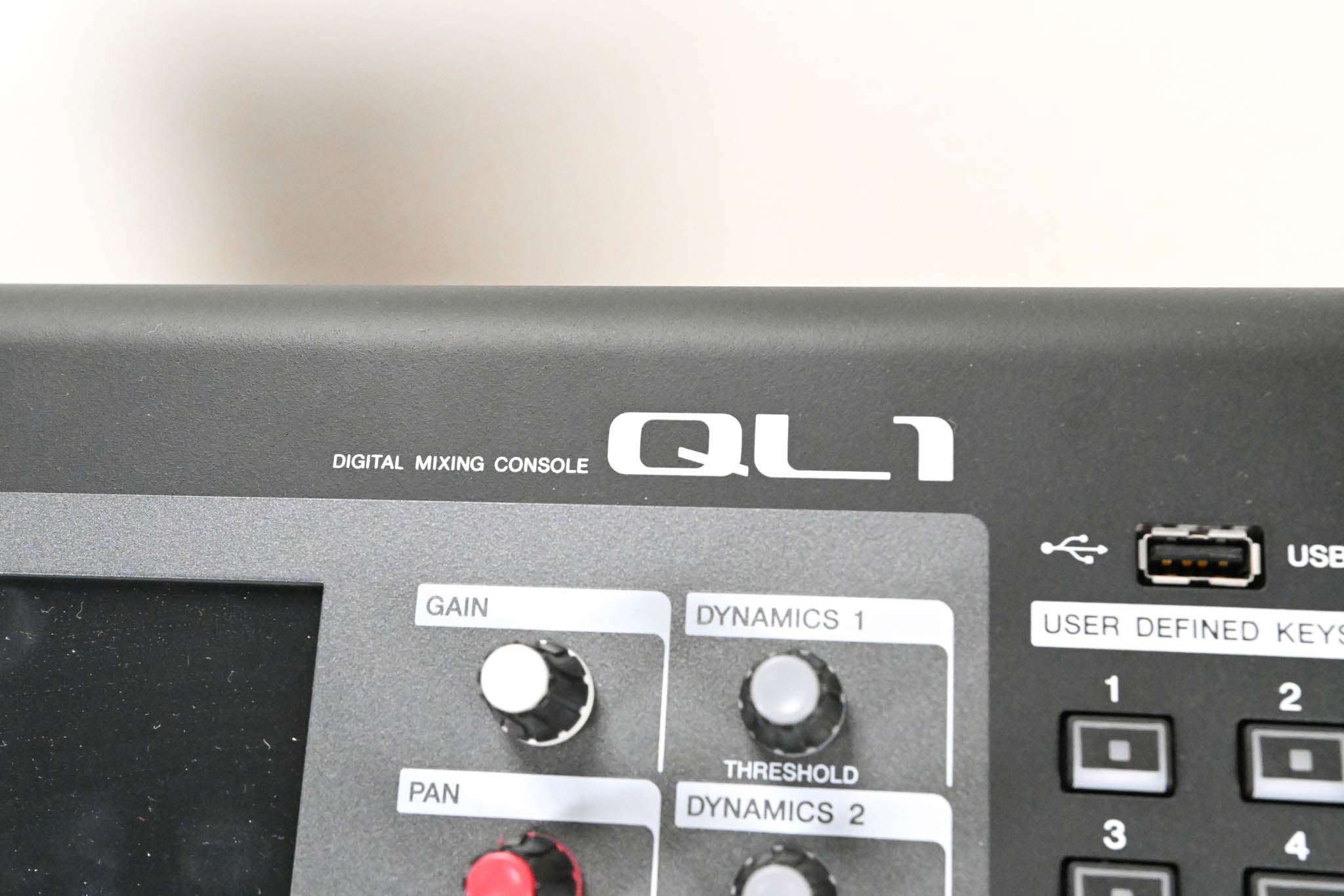 Yamaha QL1 16-Input / 8-Output Digital Mixing Console