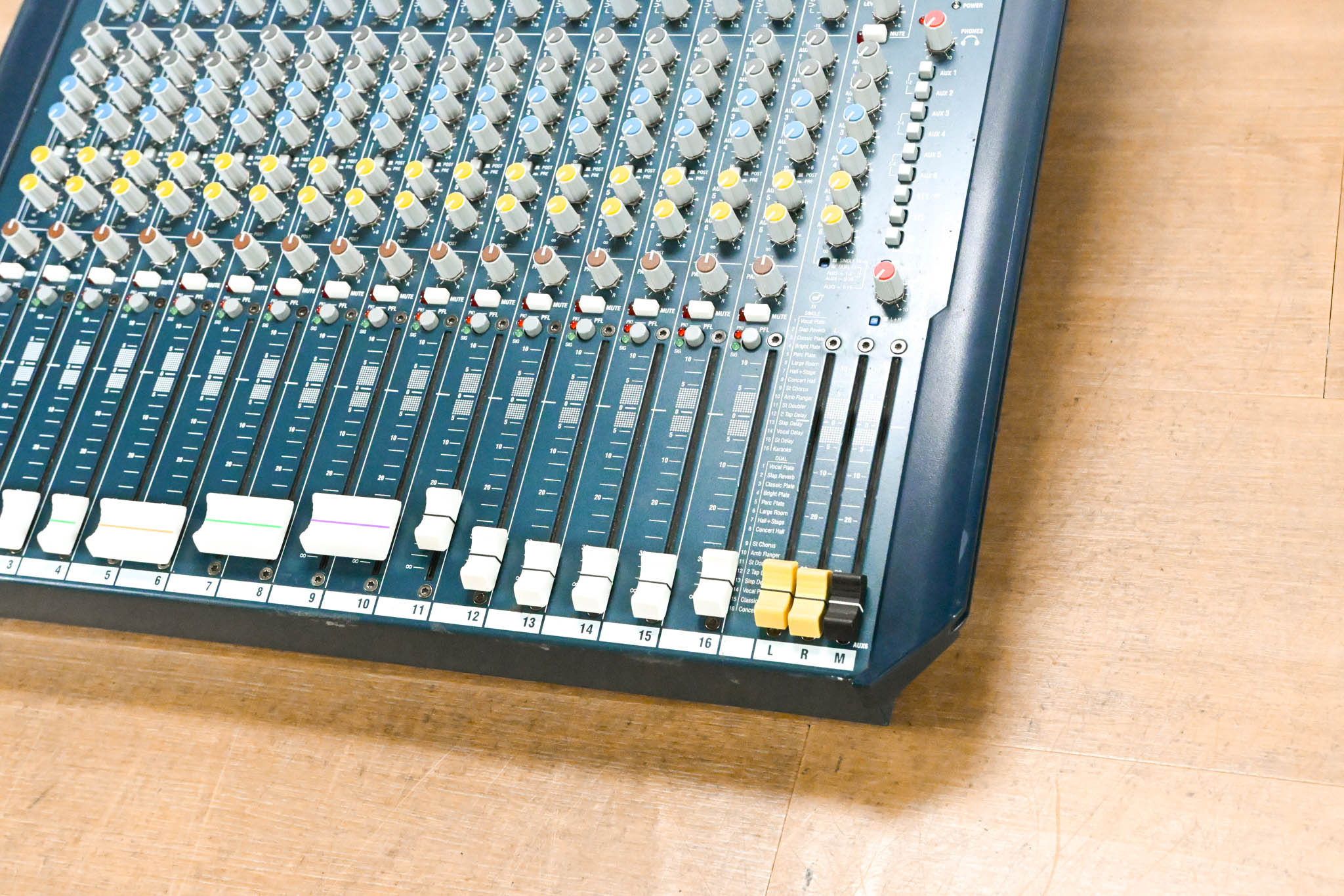 Allen & Heath MixWizard WZ3 16:2 16-Channel Analog Mixer