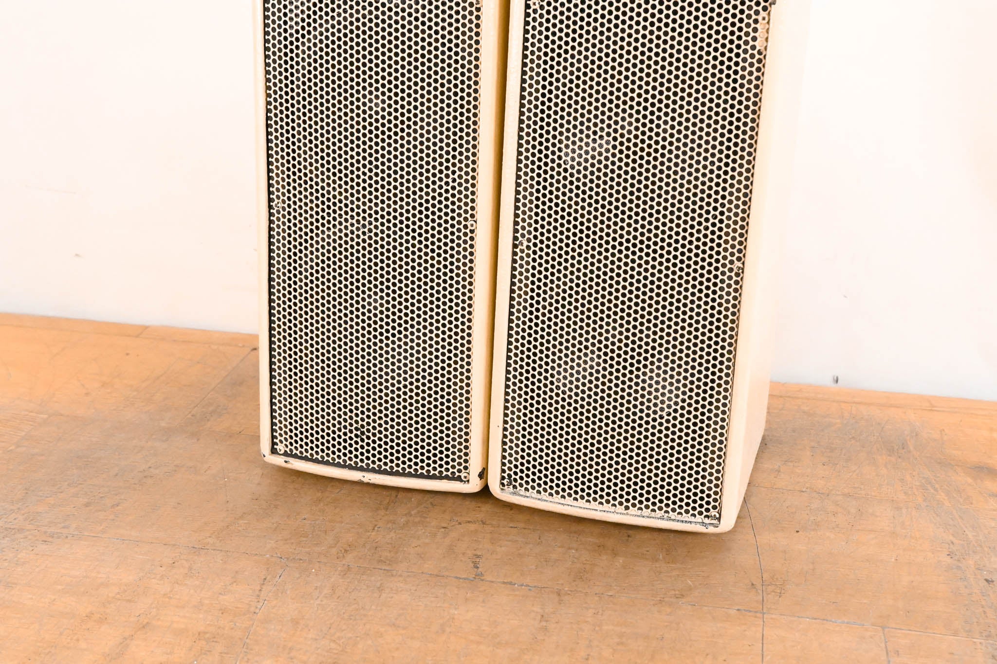 EAW UB52 Two-Way Full-Range Loudspeaker - White (PAIR)