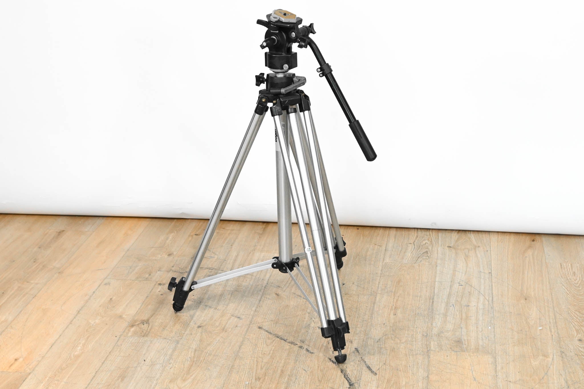 Manfrotto/Bogen 3046 Video Tripod with 3063 Fluid Head