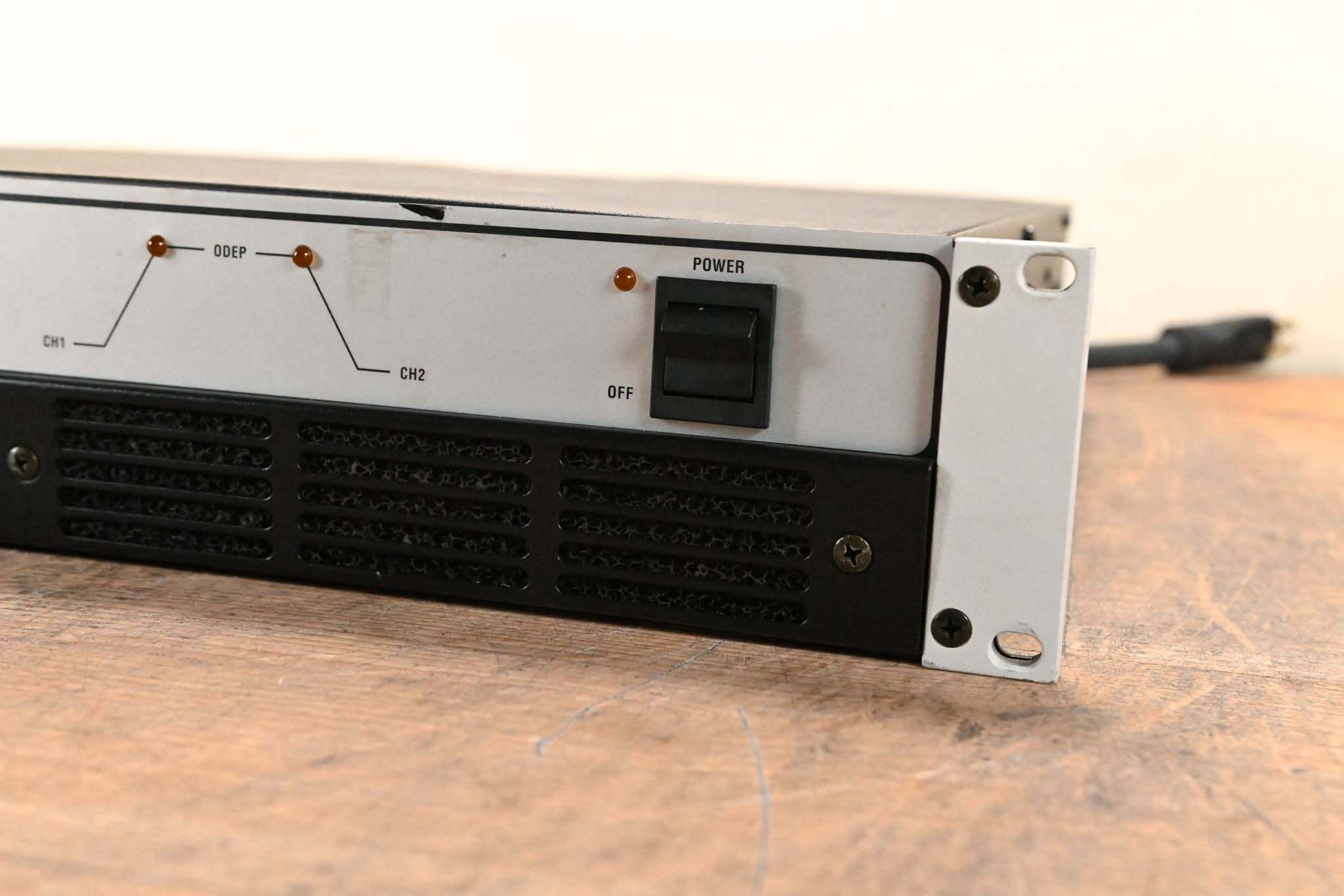 Crown Micro-Tech 2400 2-Channel Power Amplifier