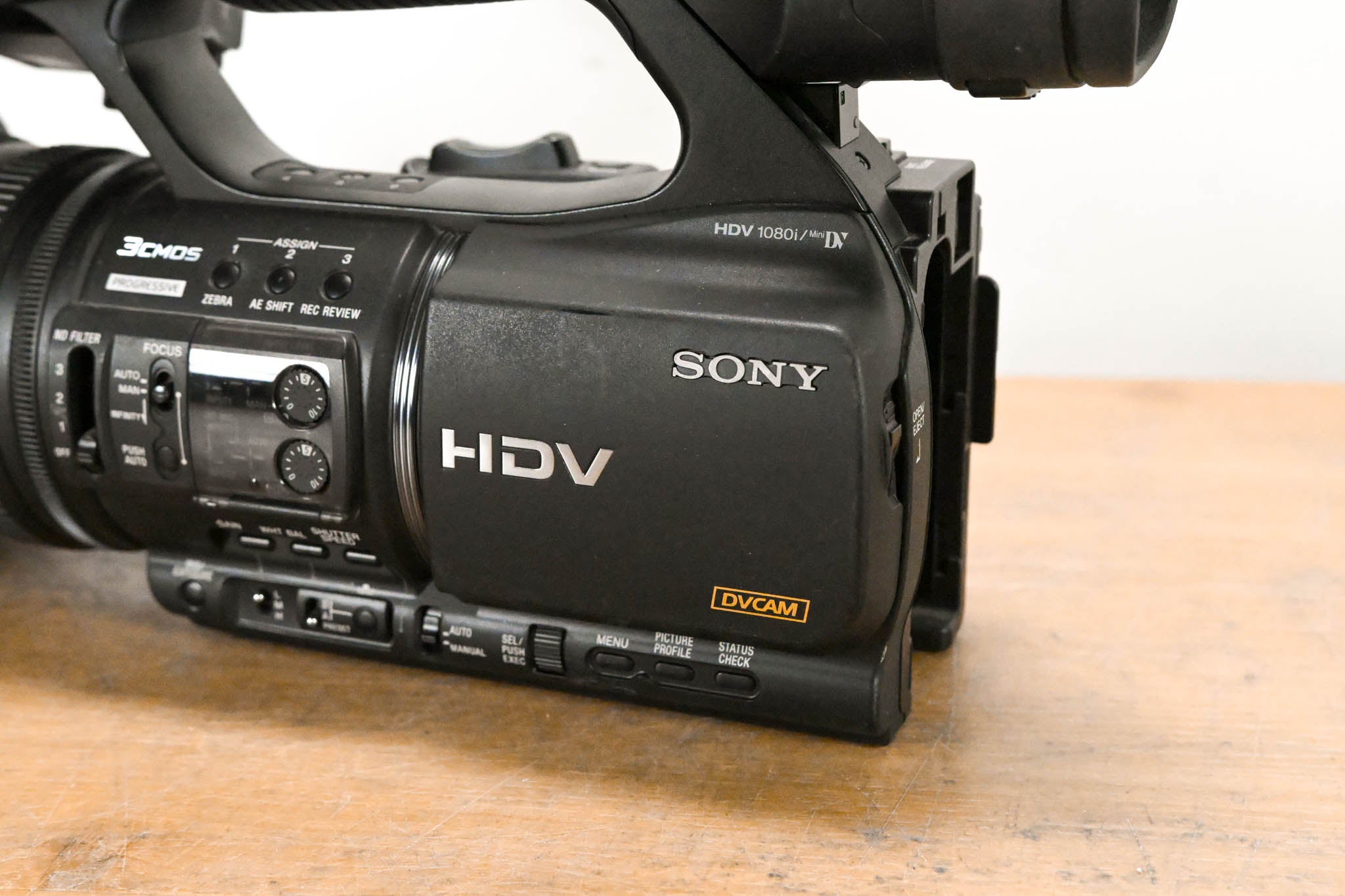 Sony HVR-Z5U Professional 1/3" 3-CMOS HDV Camcorder