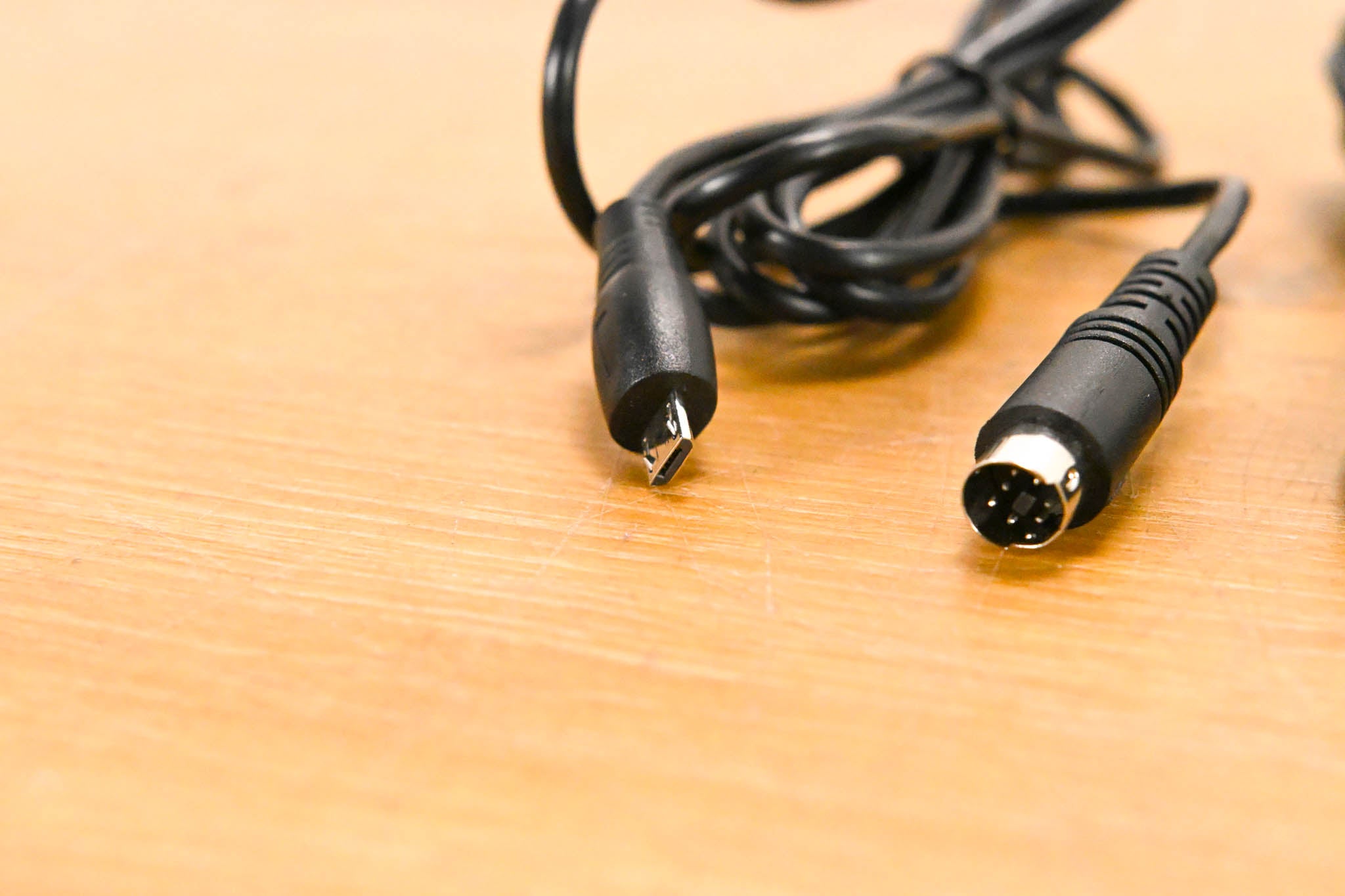 IK Multimedia iRig PowerBridge Power Source - Lightning Adapter