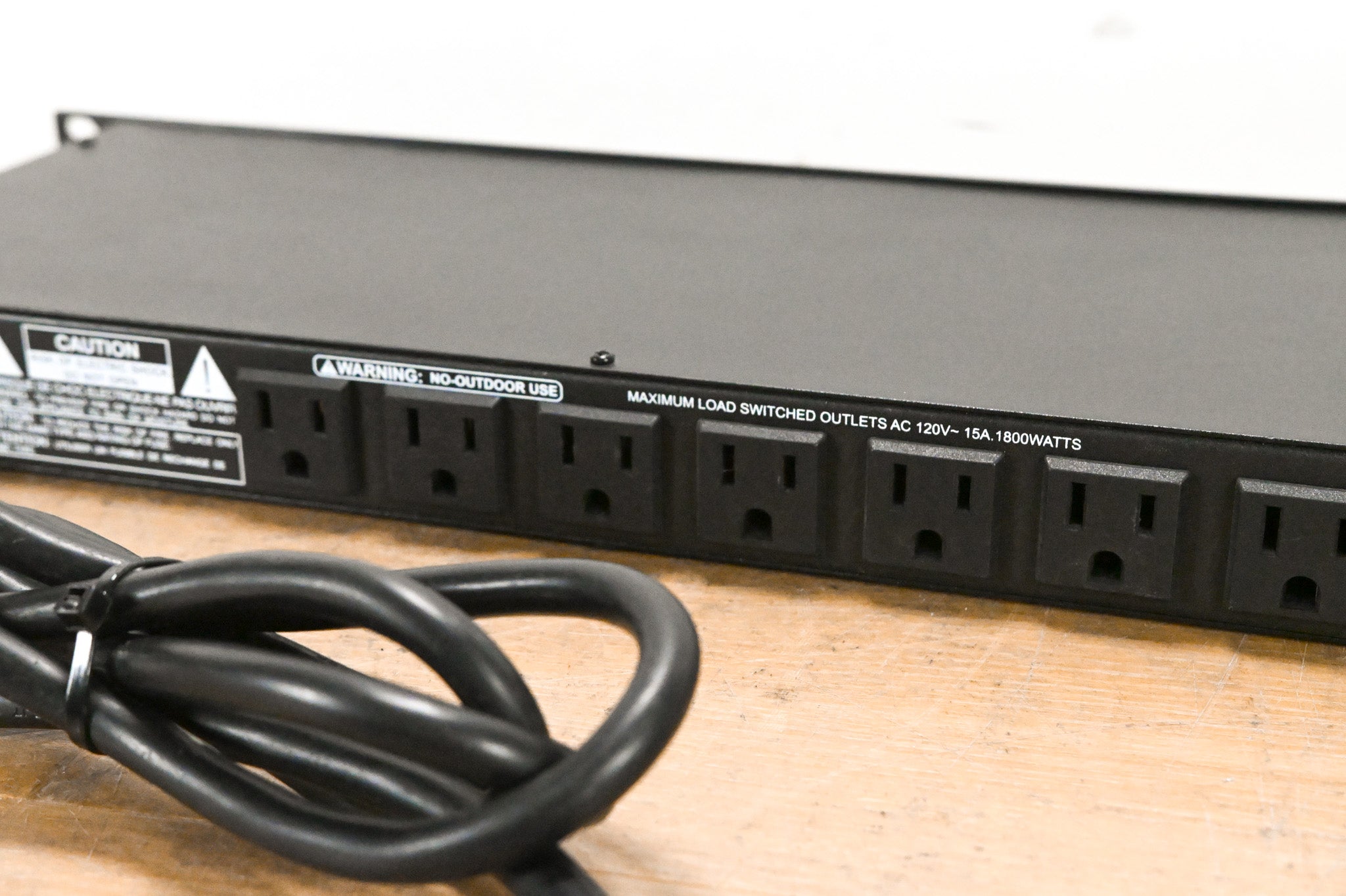 Furman M-8 8-Outlet Power Conditioner