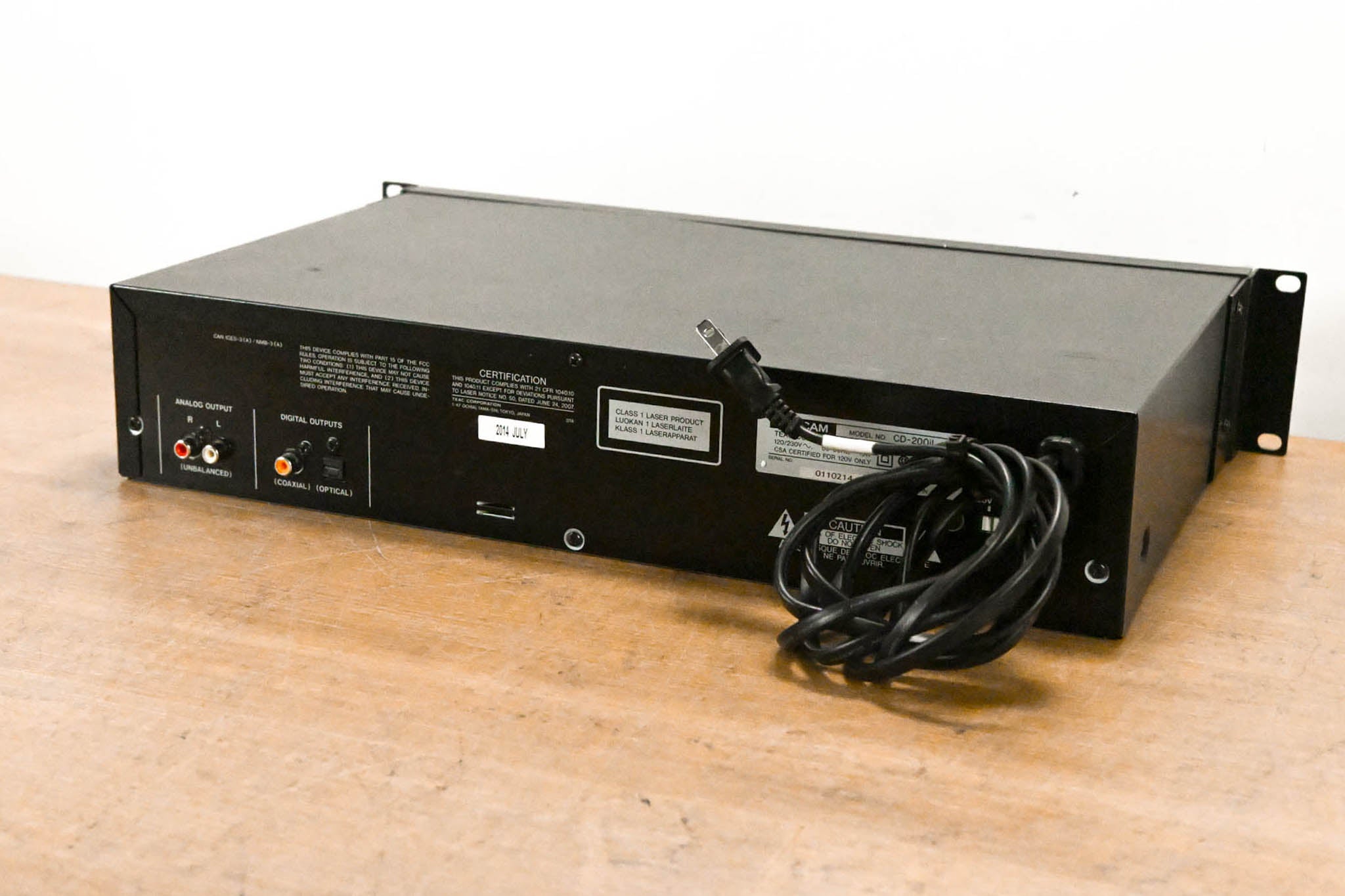 TASCAM CD-200iL Professional CD Player & iPod Dock