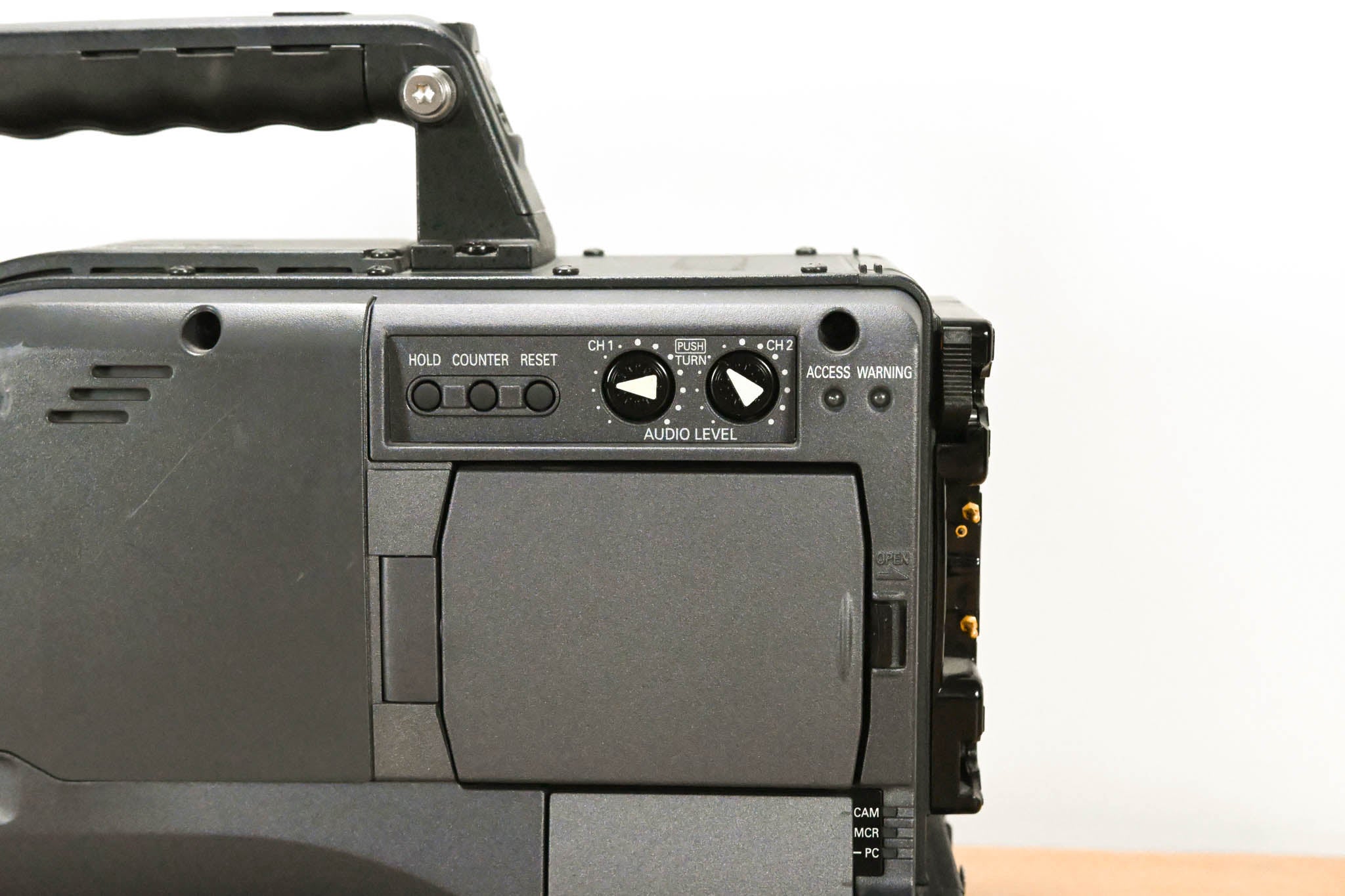 Panasonic AG-HPX500P 2/3" Shoulder-Mounted P2HD Camcorder