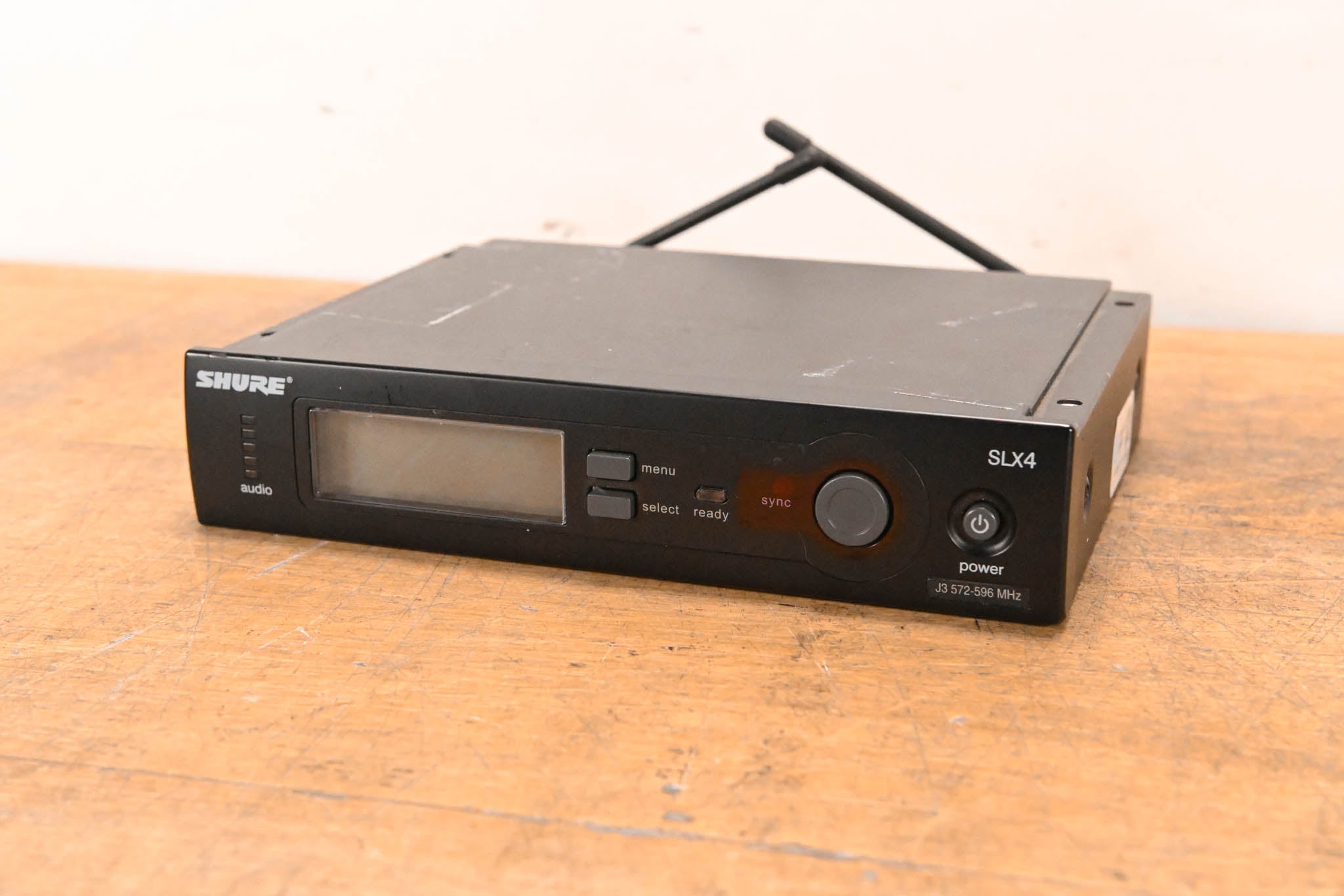 Shure SLX4 Wireless Receiver - J3 Band: 572-596 MHz (NO POWER SUPPLY)