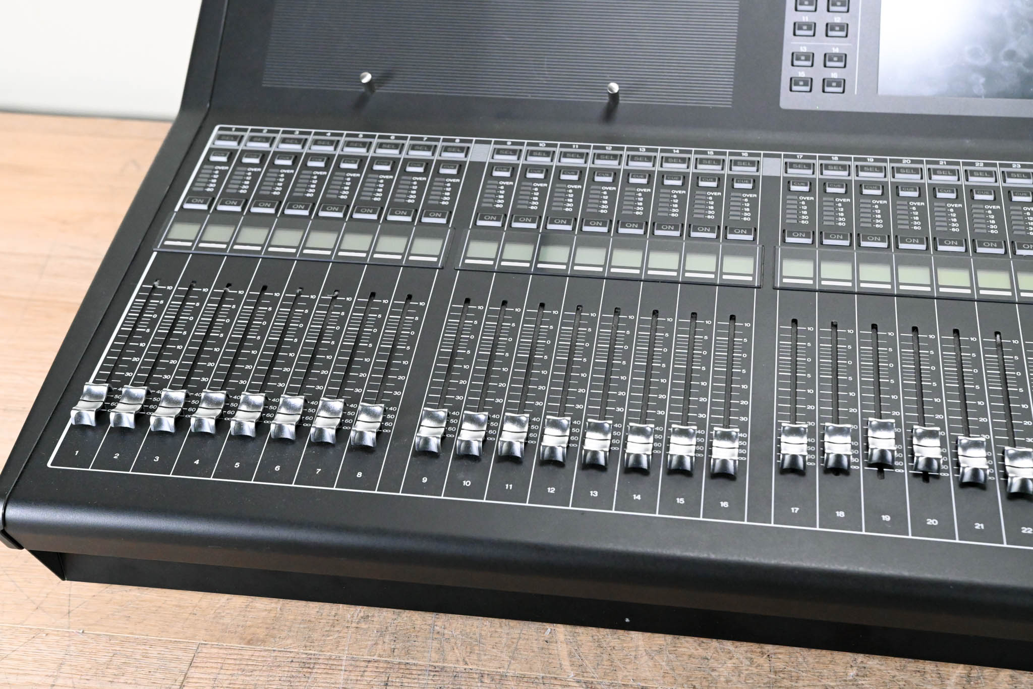 Yamaha QL5 64-Channel Digital Audio Mixing Console