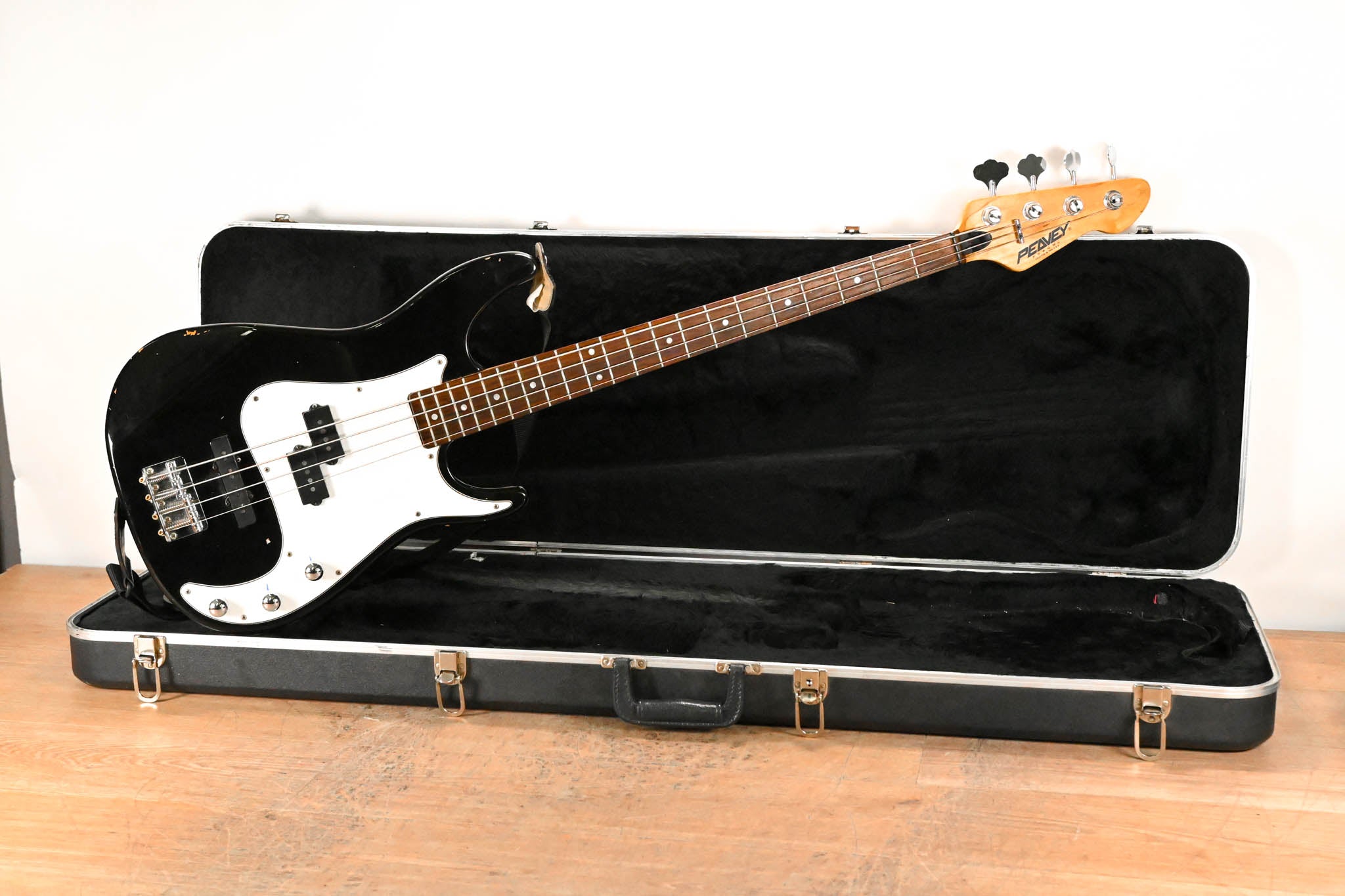 Peavey Forum 4-String Bass Guitar with Hard Case