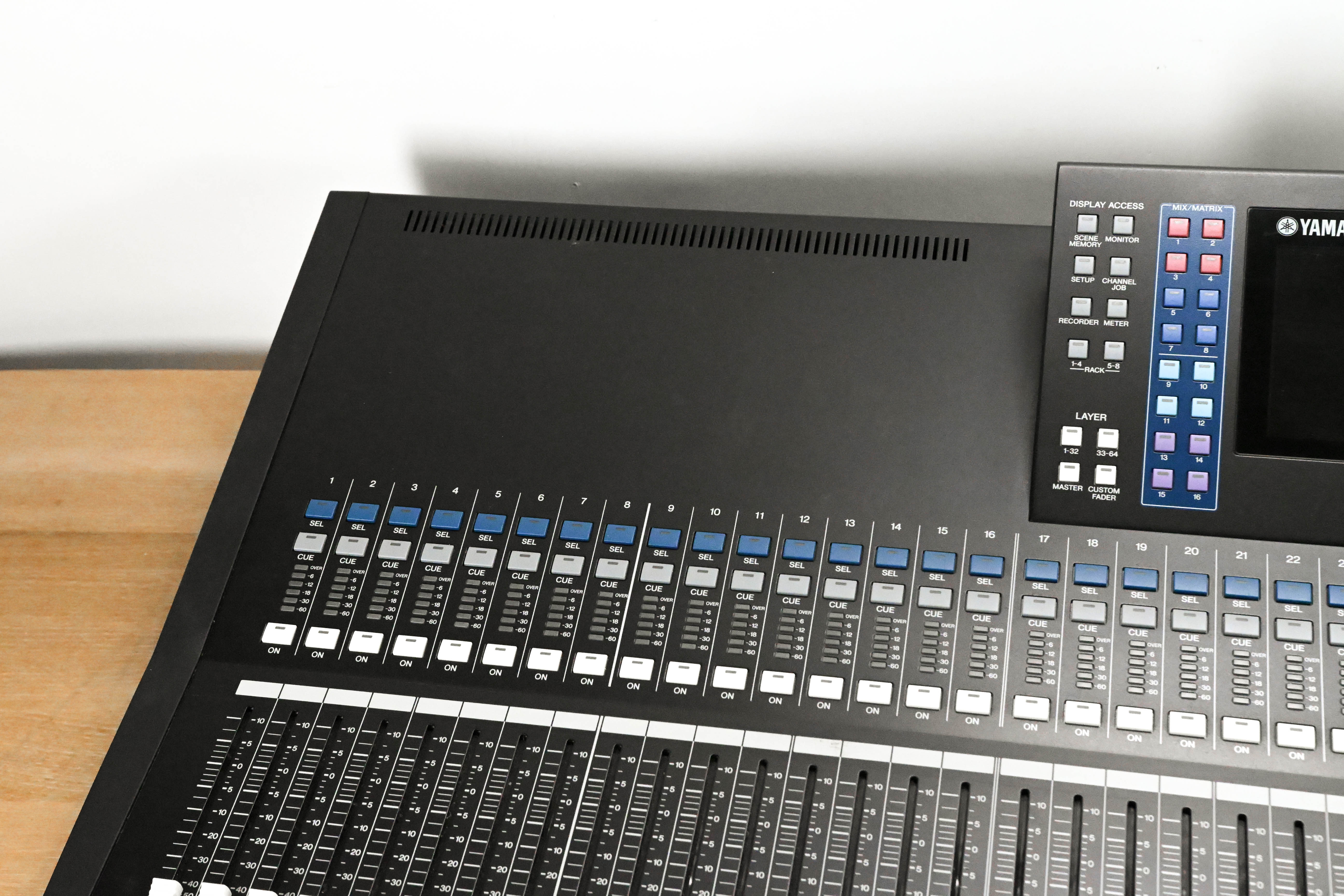 Yamaha LS9-32 32-Input Digital Mixing Console