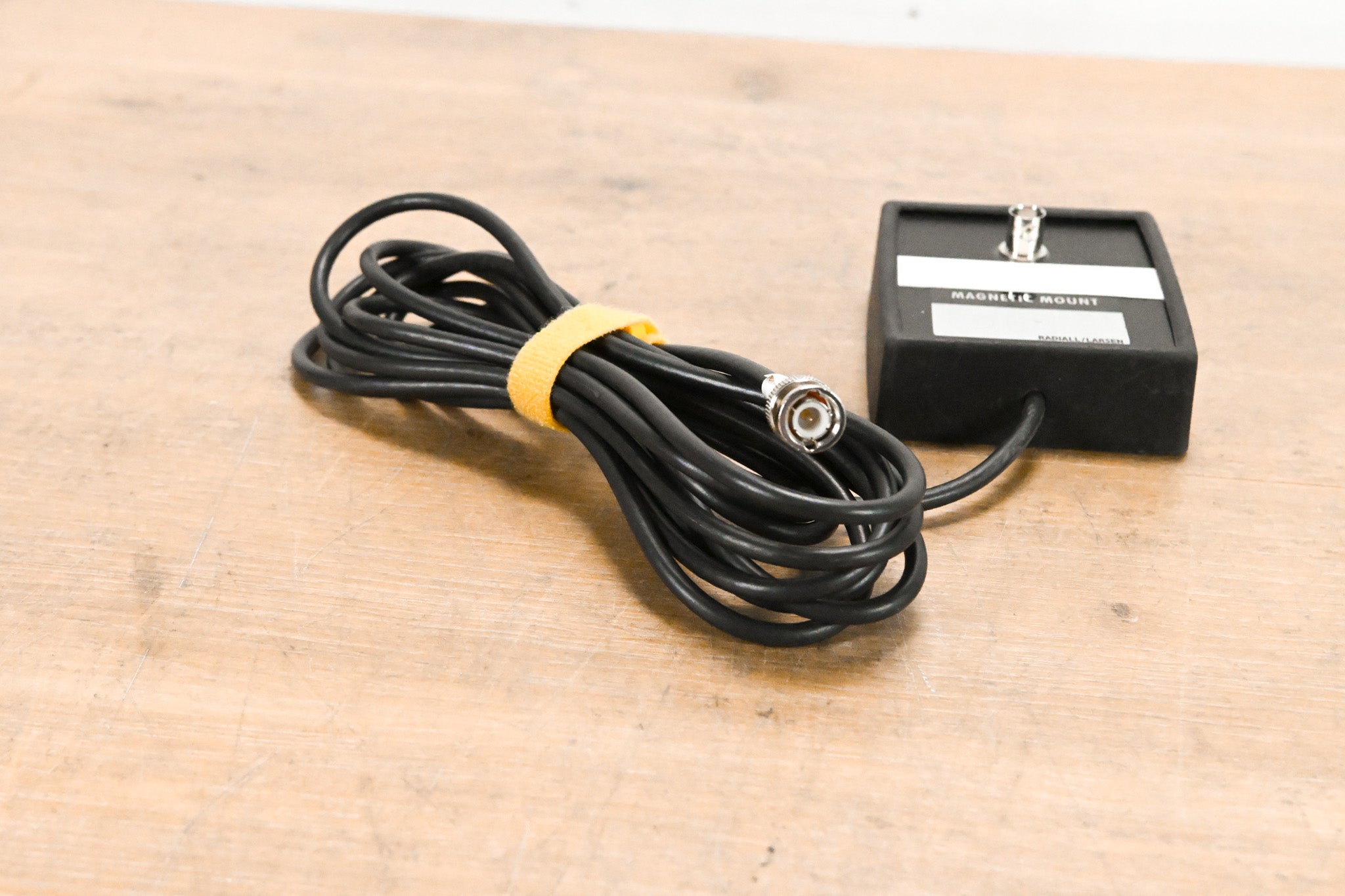 Radiall / Larsen BNC-BNC Magnet Mount