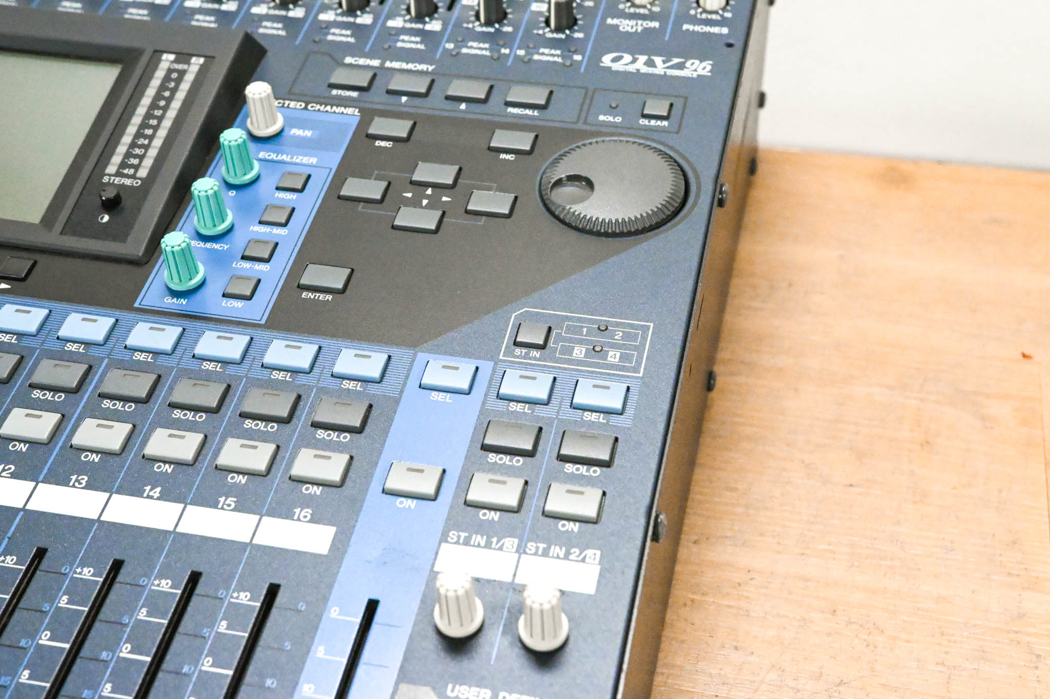 Yamaha 01V96VCM 24-Bit/96k Digital Recording Mixer