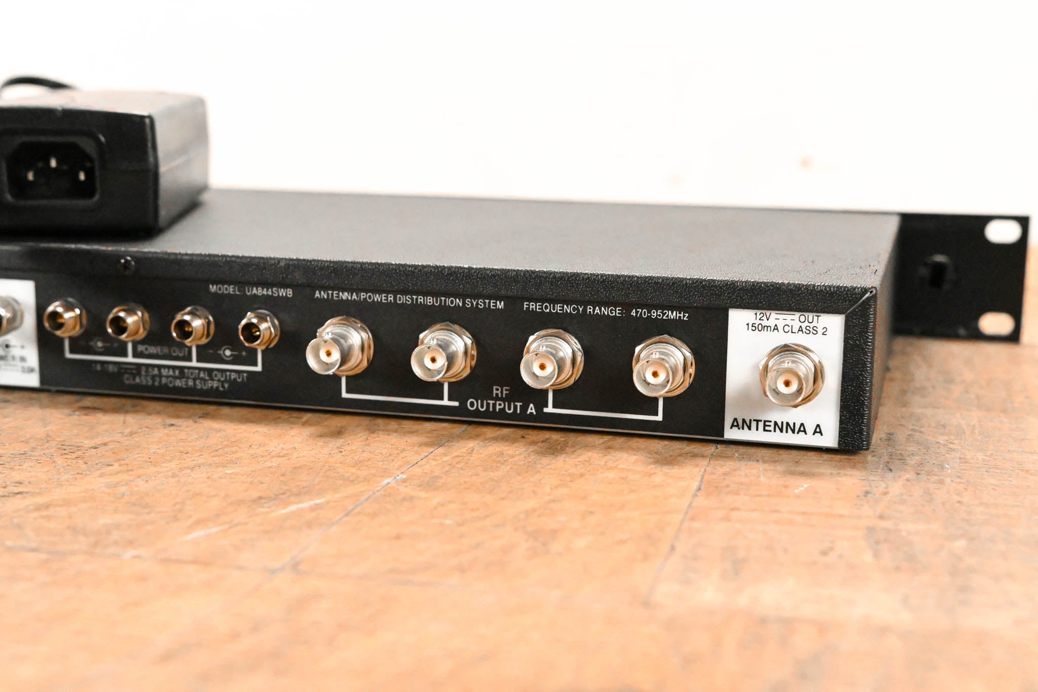 Shure UA844SWB Antenna Distribution System - 470-952 MHz