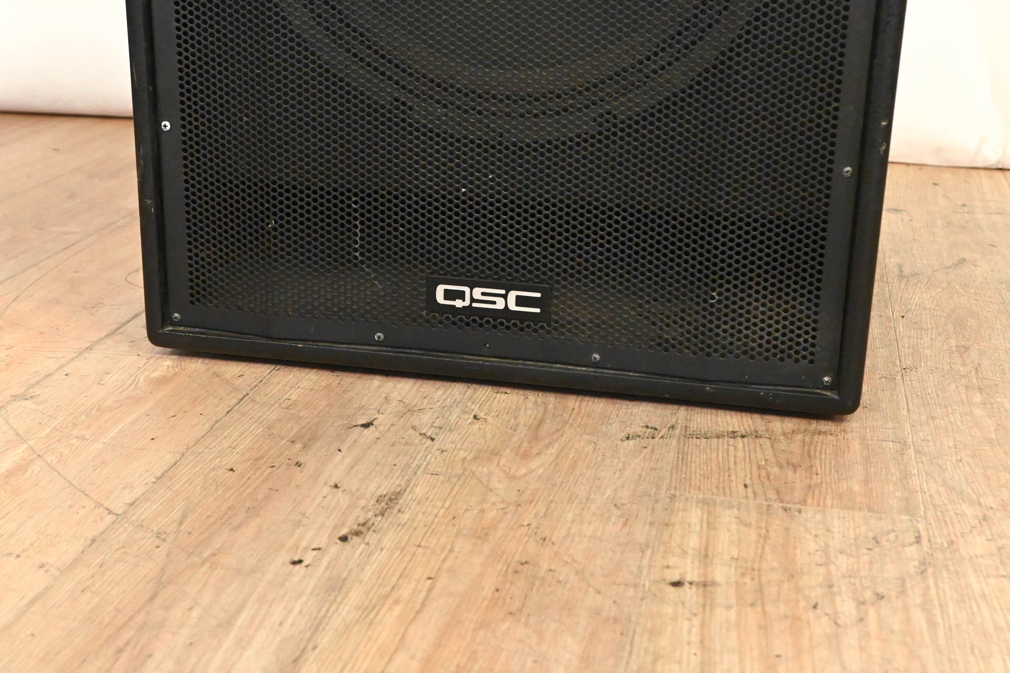 QSC HPR181W 18" Powered Subwoofer