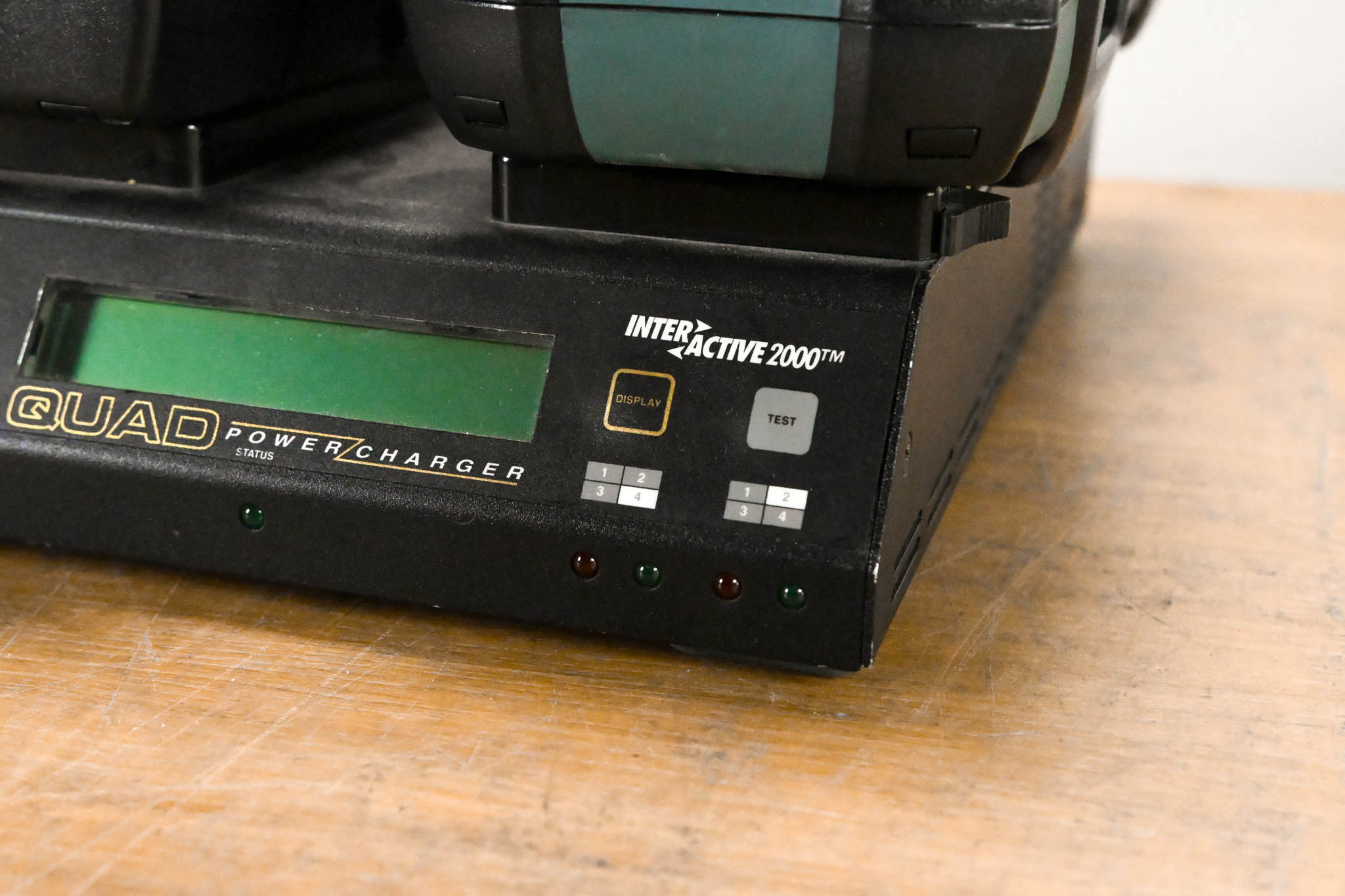Anton Bauer Q-2702 Interactive 2000 QUAD PowerCharger w/ 4x Batteries