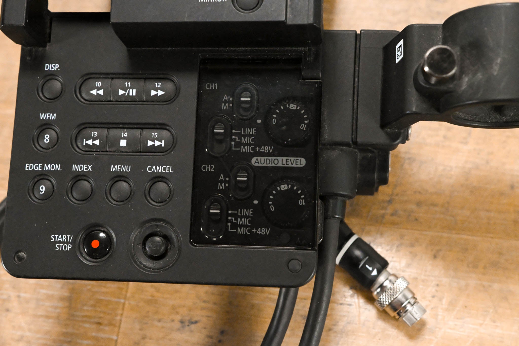 Canon C300/C500 Monitor with Microphone Holder