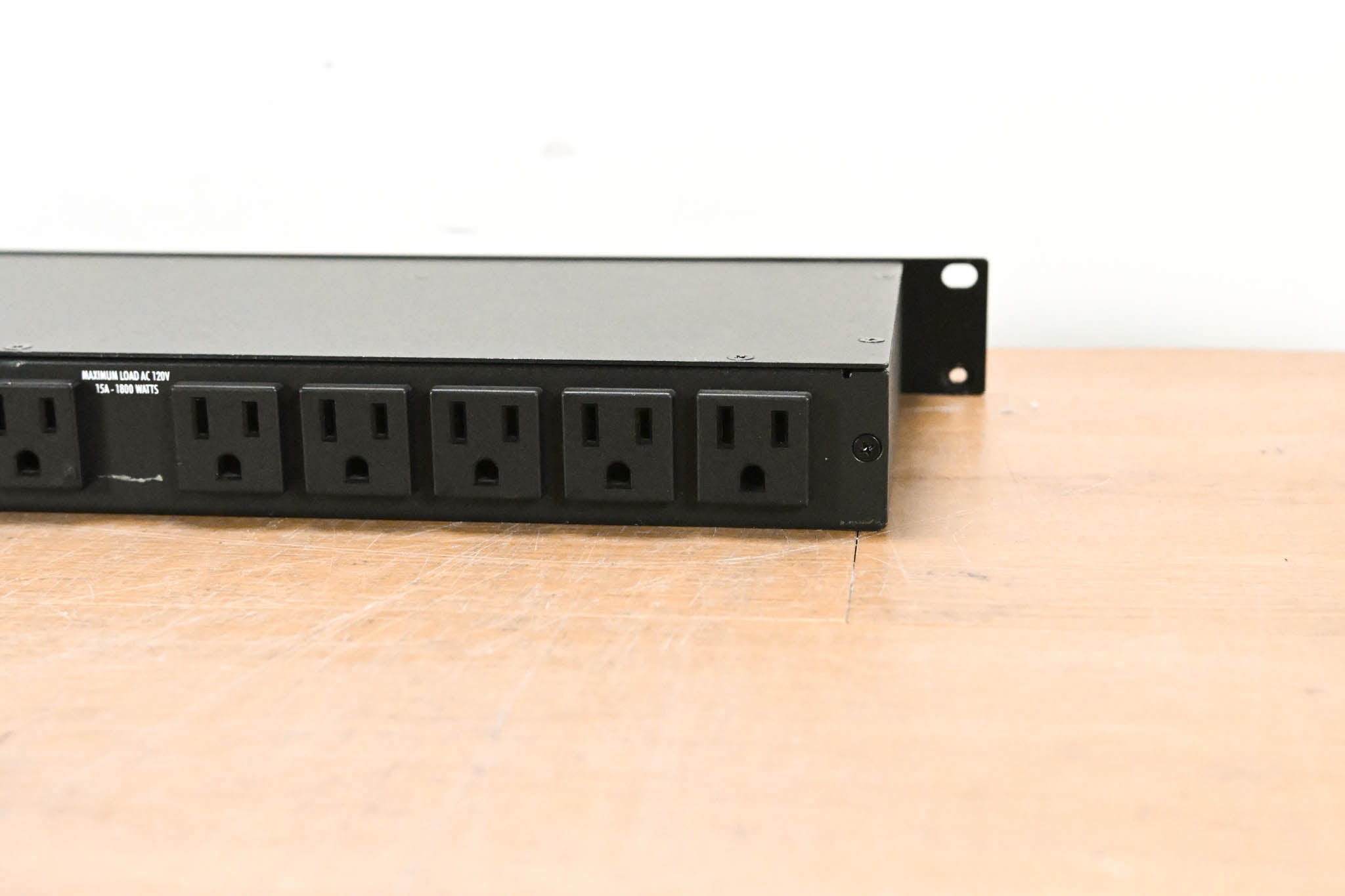 Furman M-8Dx 9-Outlet Power Conditioner