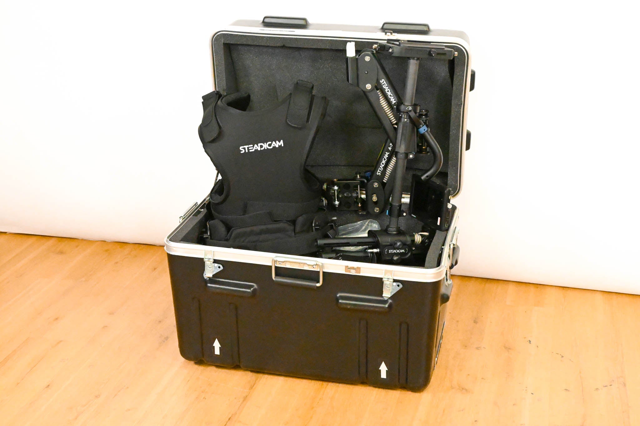 Steadicam Zephyr HD Camera Stabilizer System w/Arm, Vest, Monitor & Case